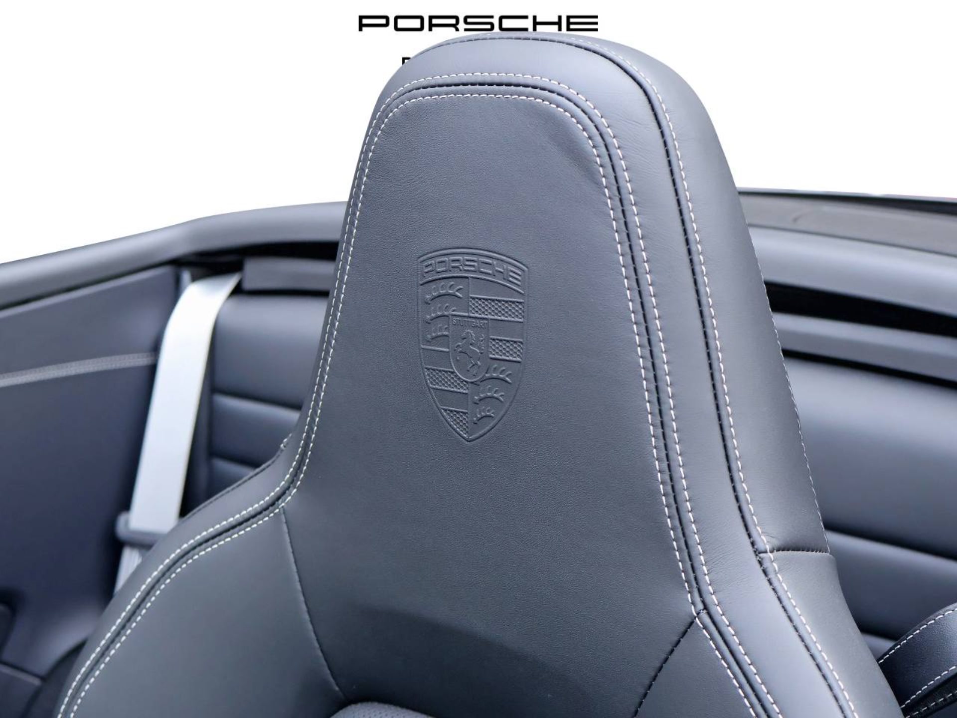 PORSCHE 911 Carrera 4 GTS Cabriolet-image-25