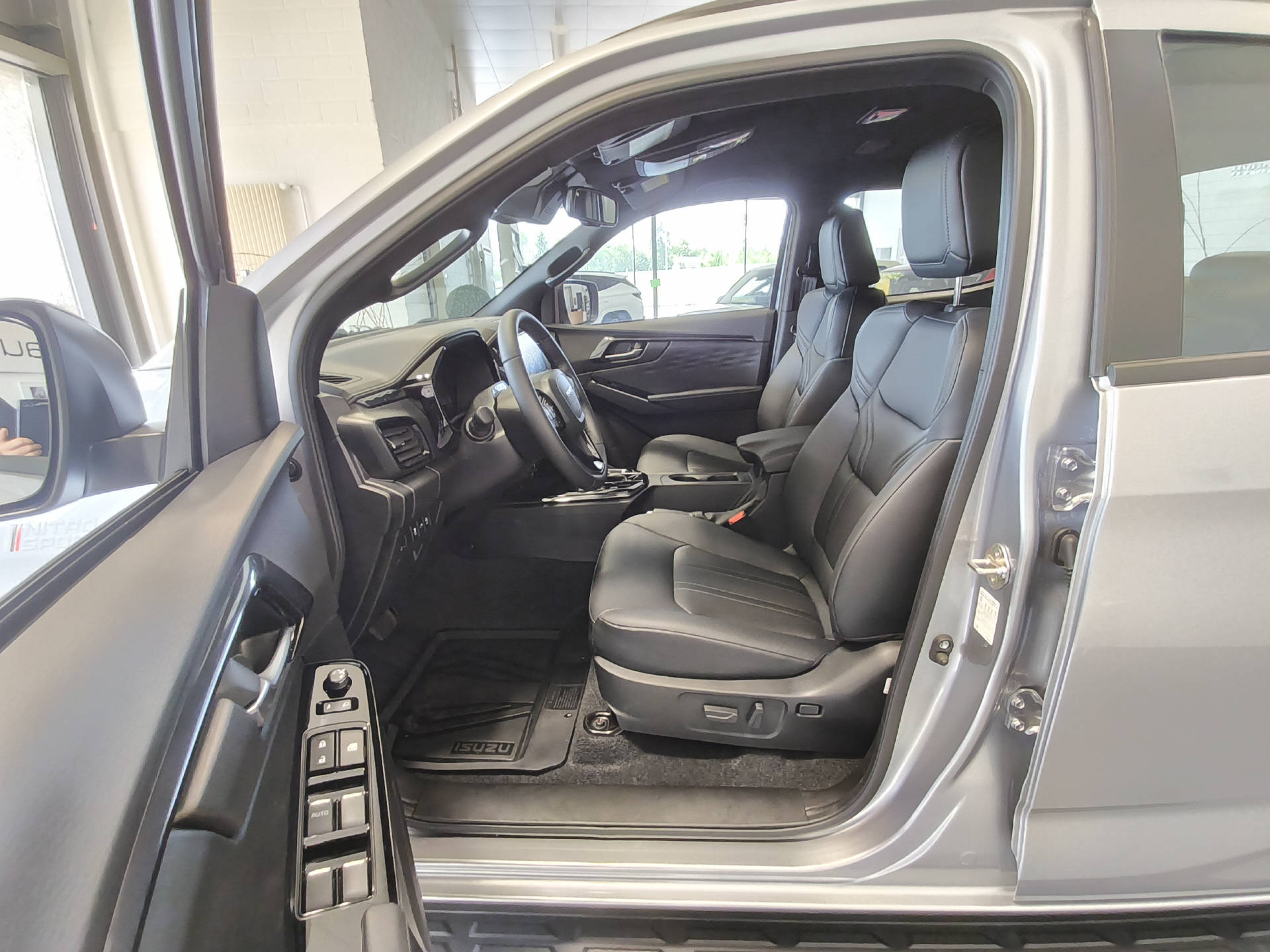 ISUZU D-Max Crew Pick-up 2.2 DDi Nitro Sport 4x4-image-11