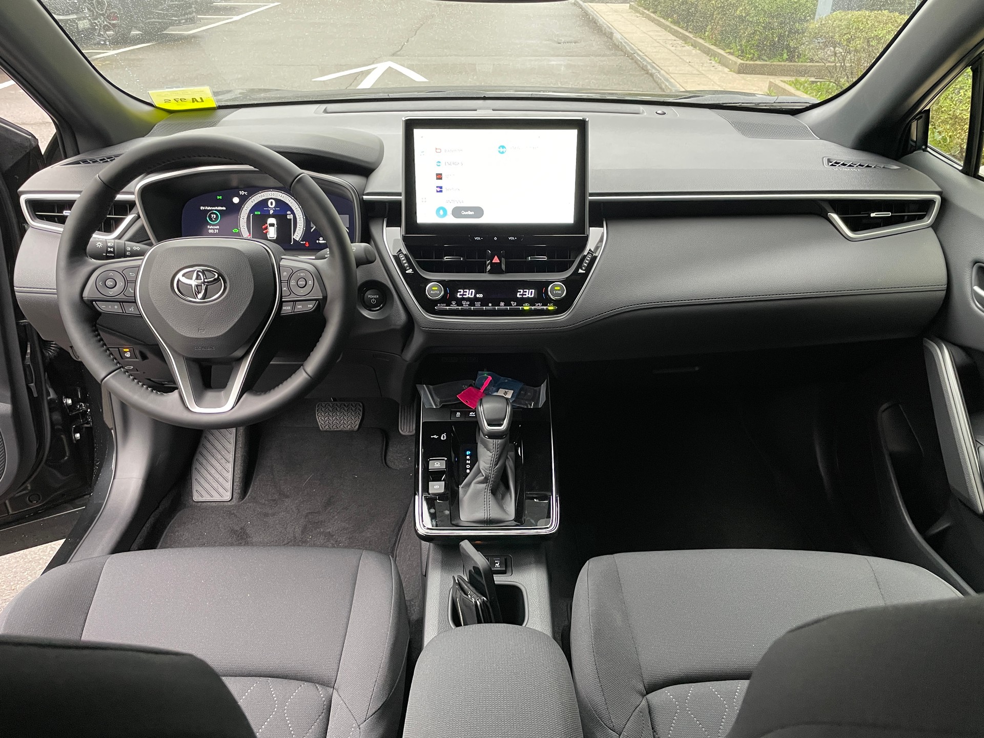 TOYOTA Corolla Cross 2.0 4WD Trend e-CVT-image-17