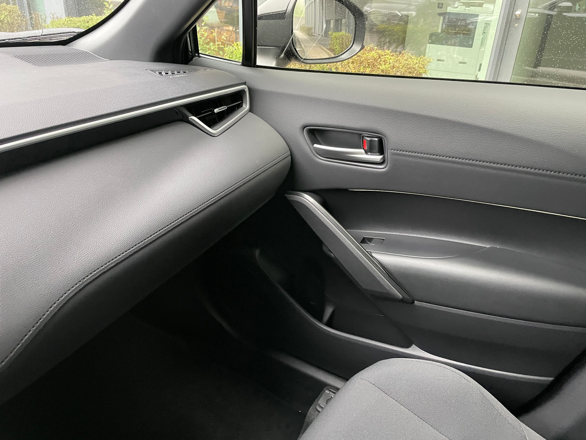 TOYOTA Corolla Cross 2.0 4WD Trend e-CVT-image-23