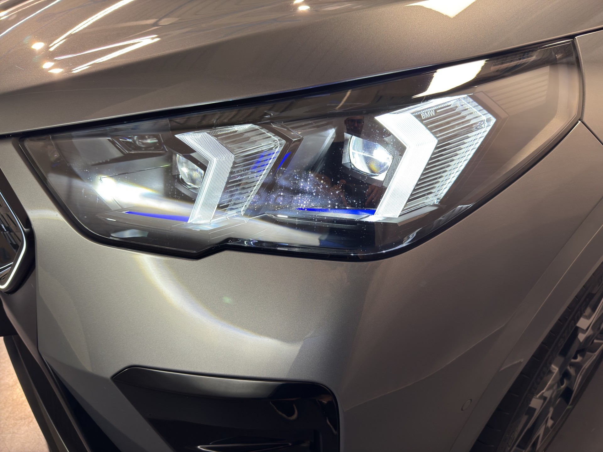 BMW iX2 30 xDrive-image-6