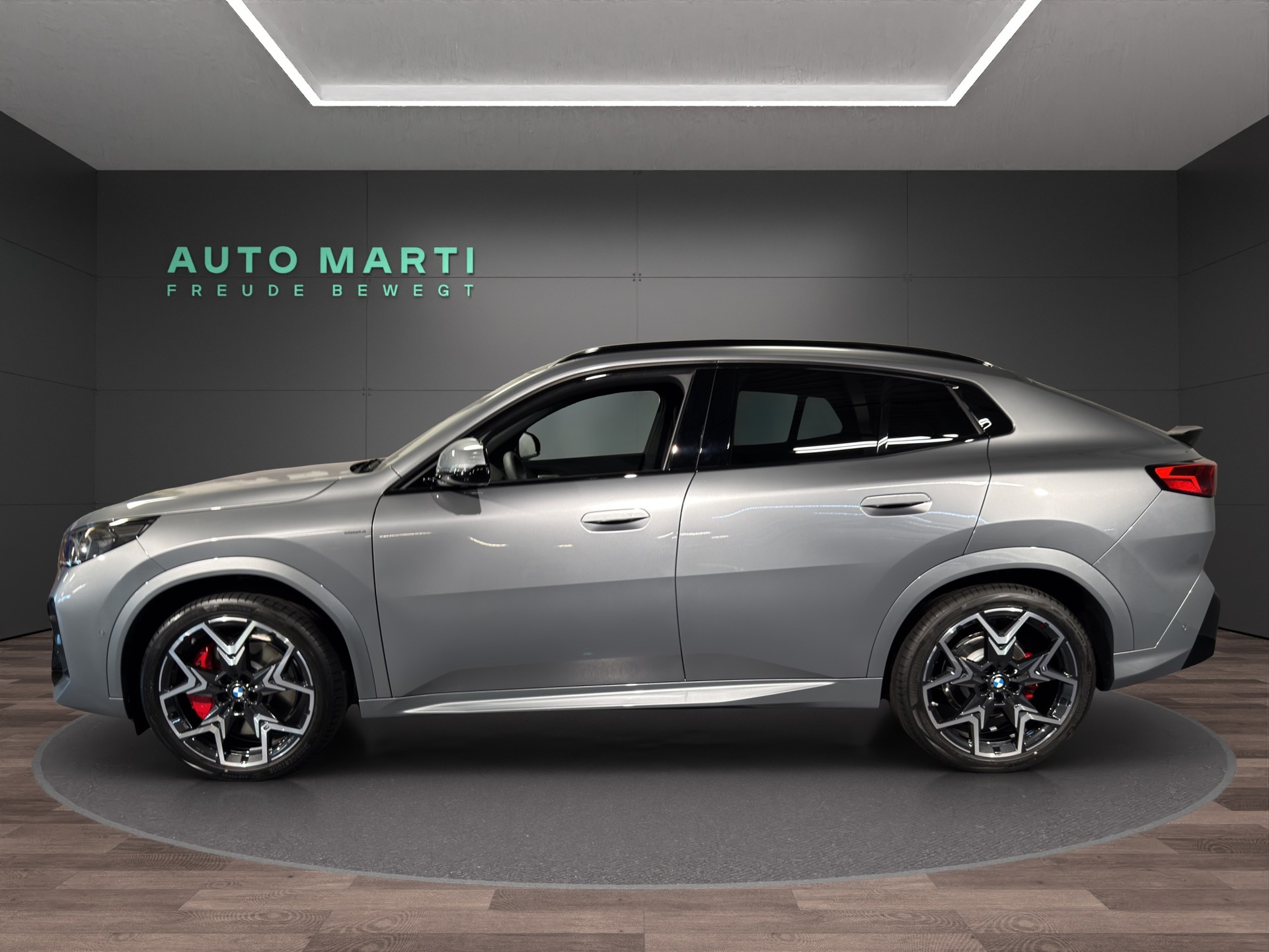 BMW iX2 30 xDrive-showroom-element-2