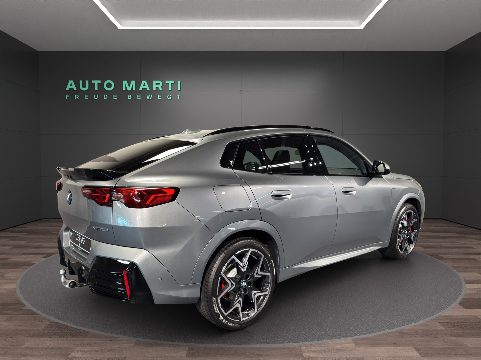 BMW iX2 30 xDrive-showroom-element-3