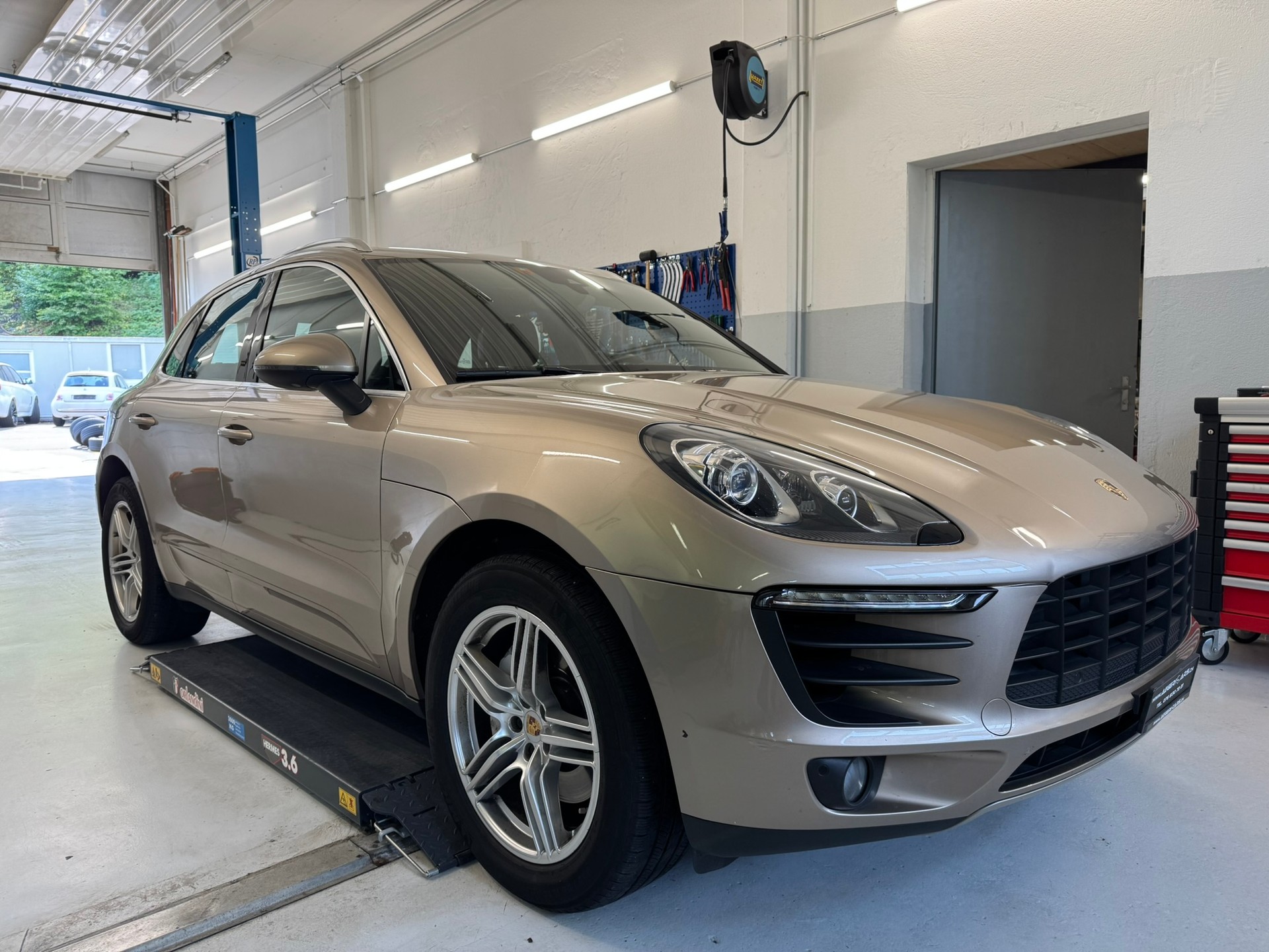 PORSCHE Macan S PDK-showroom-element-2