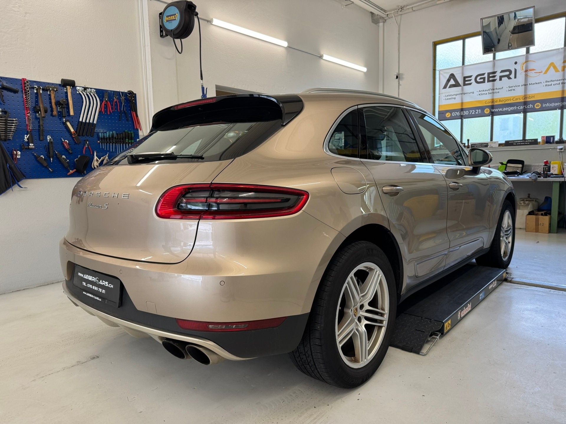 PORSCHE Macan S PDK-showroom-element-3