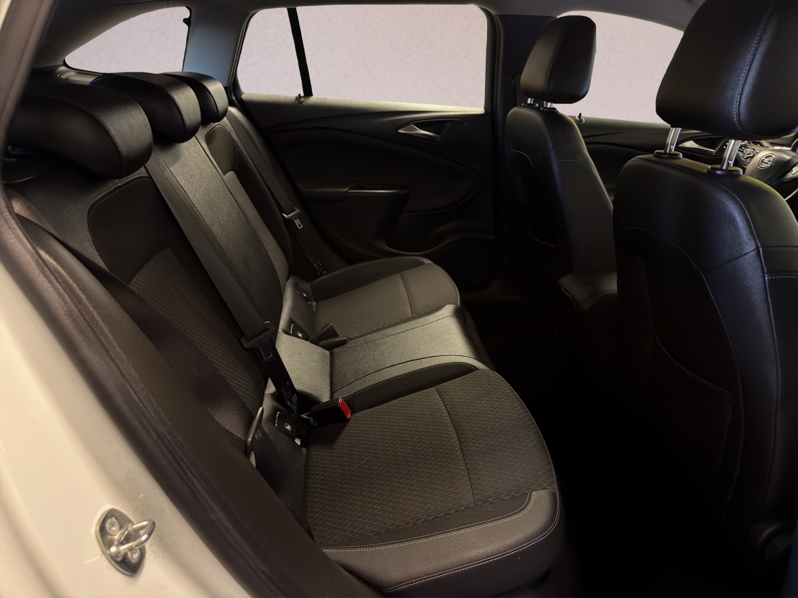 OPEL Astra 1.6 CDTi ecoF Excellence-image-12