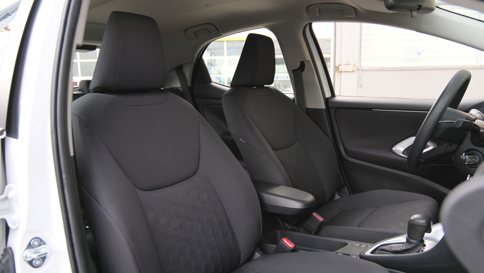 TOYOTA Yaris 1.5 Comfort e-CVT-image-16