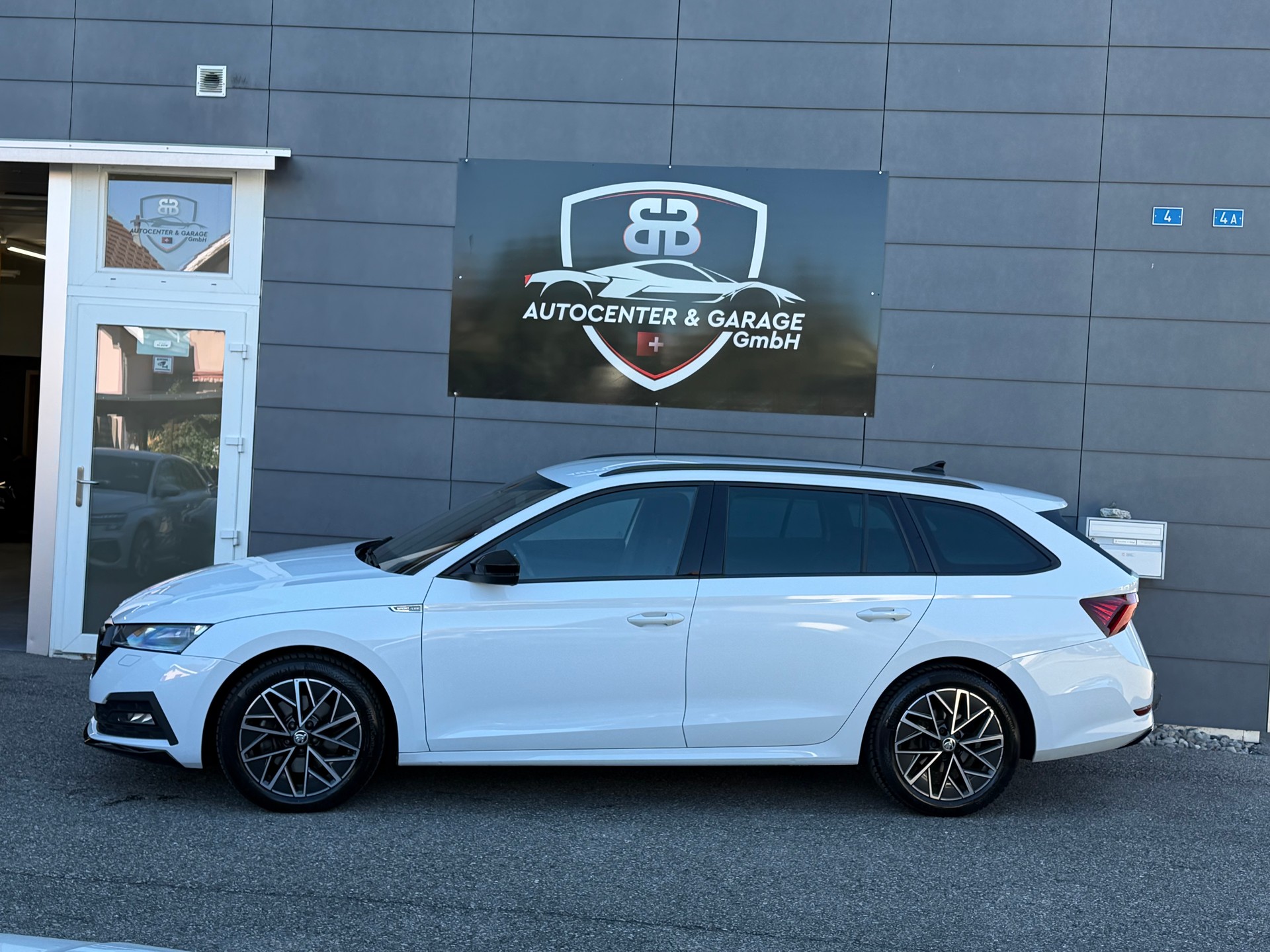 SKODA Octavia Combi 2.0 TSI SportLine DSG 4x4-showroom-element-3
