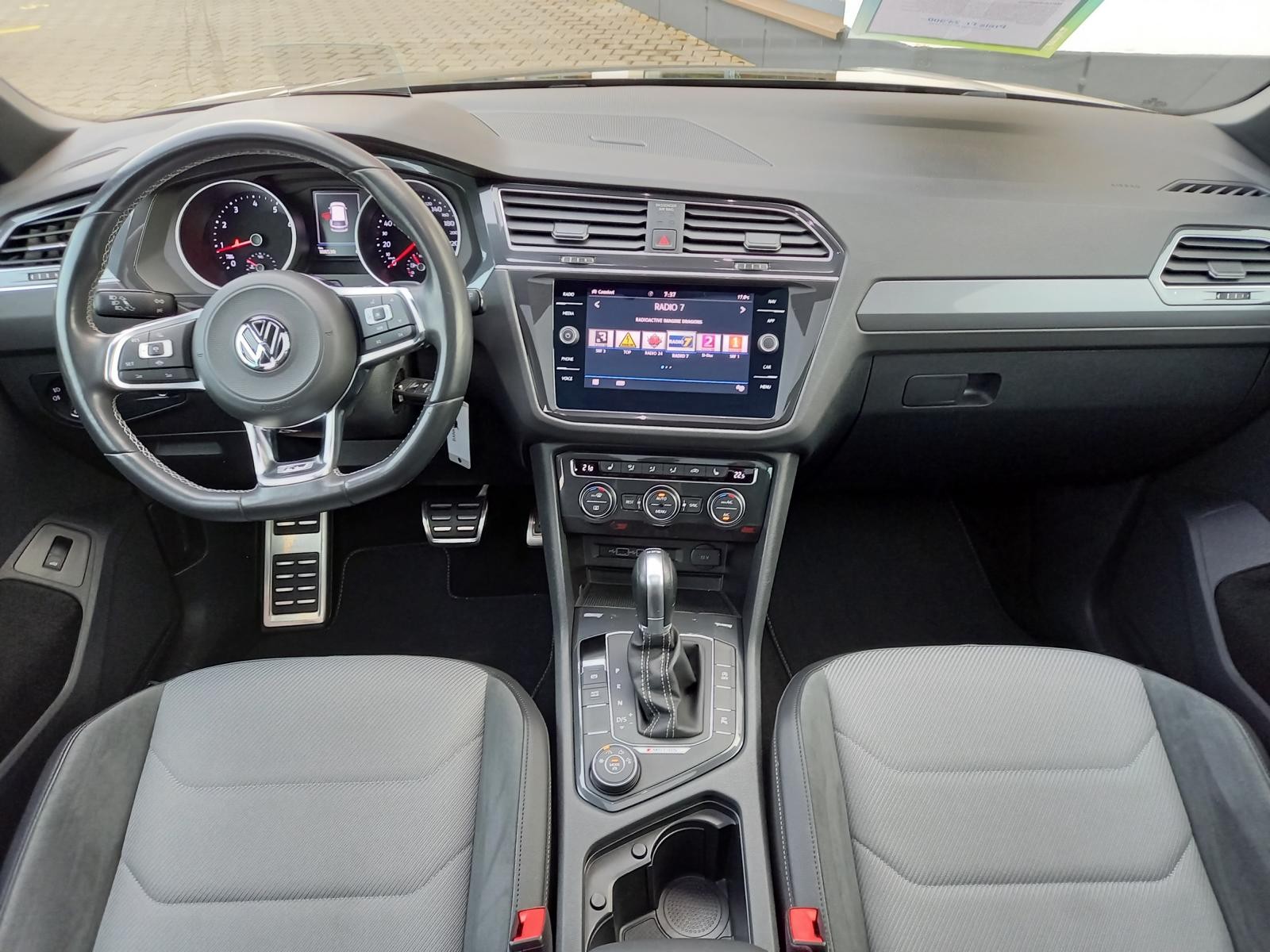 VW Tiguan 2.0TSI Highline 4Motion DSG **R-Line**-image-4