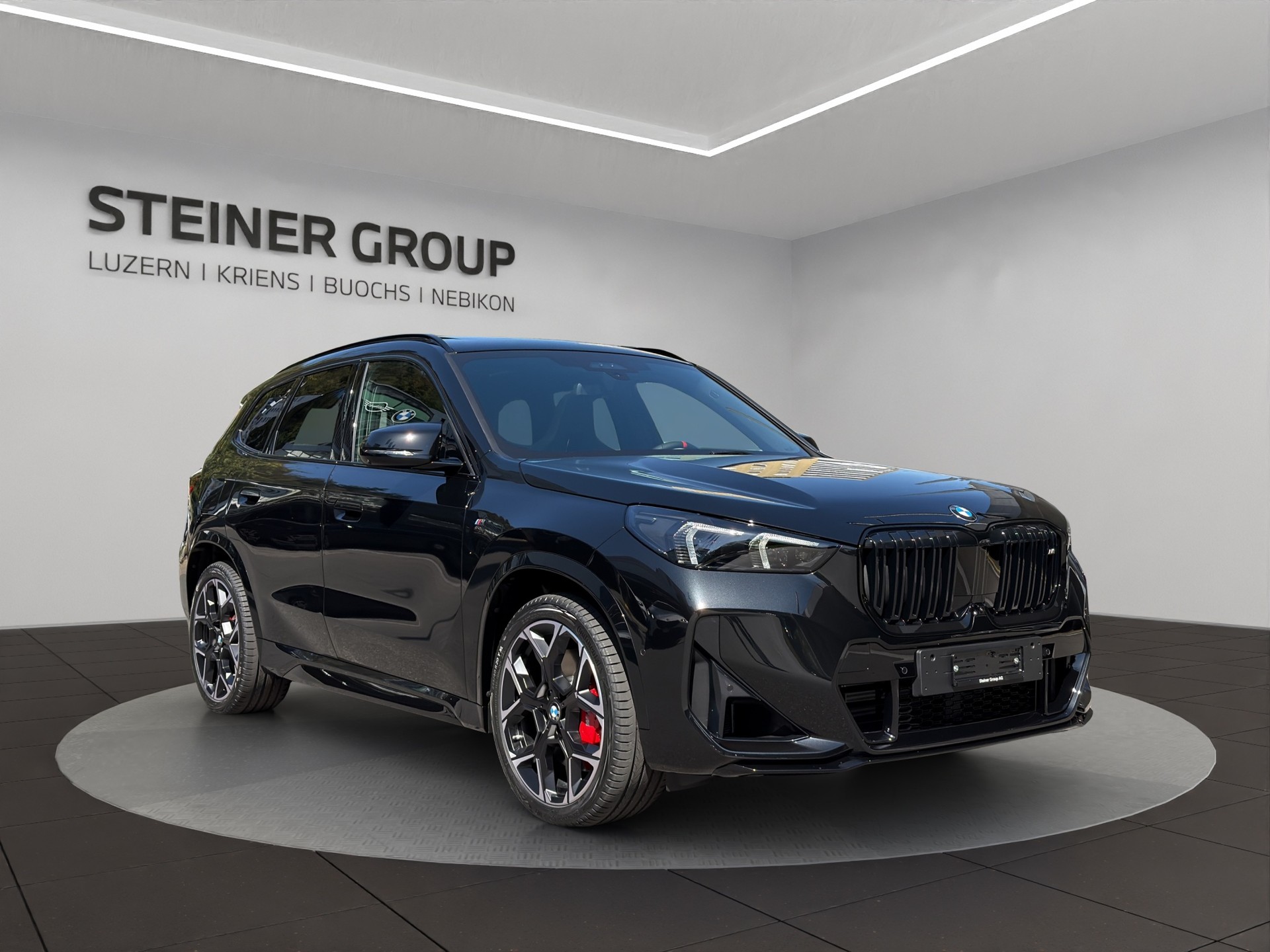 BMW X1 xDrive M35i-showroom-element-2