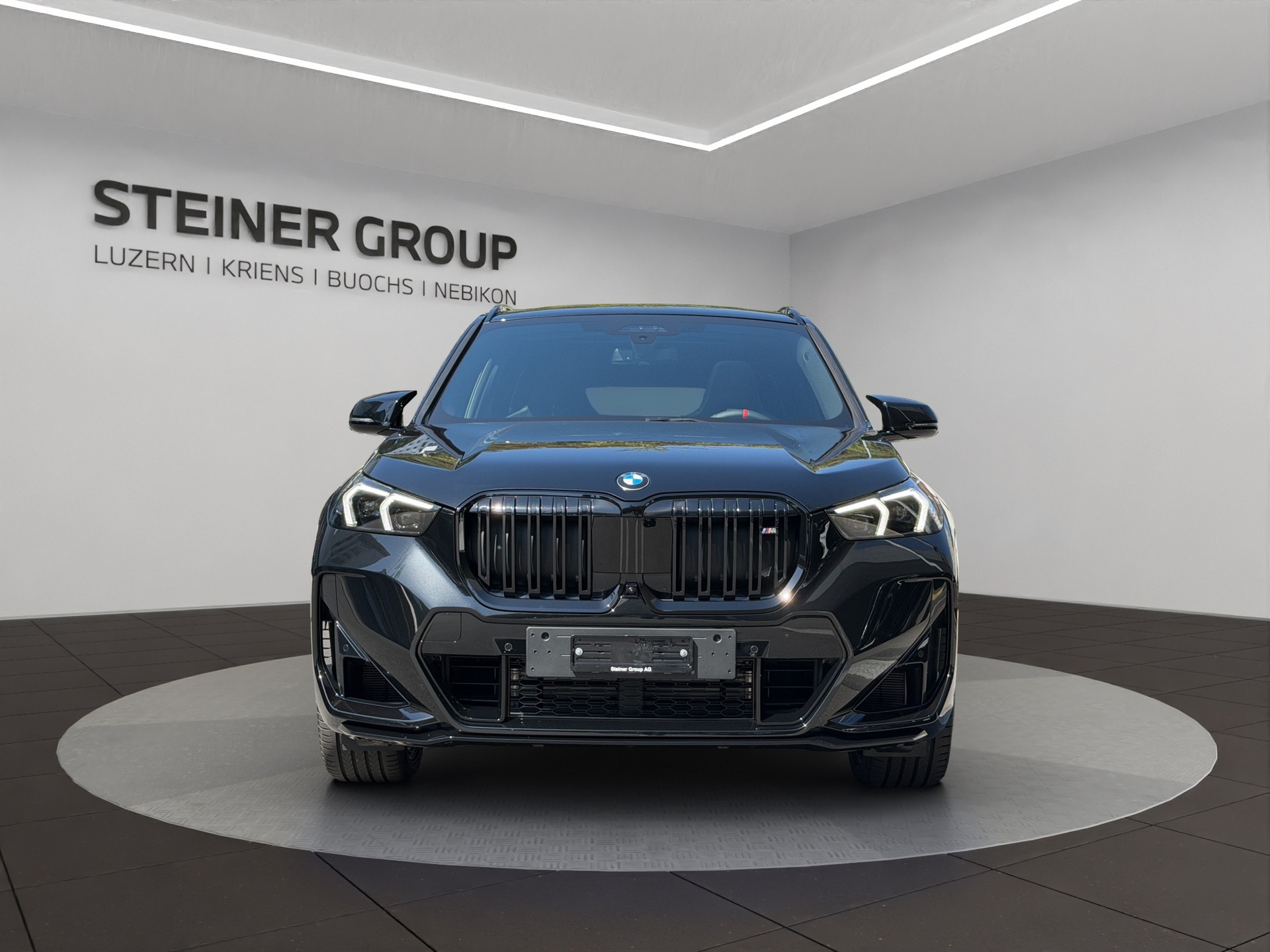 BMW X1 xDrive M35i-showroom-element-1