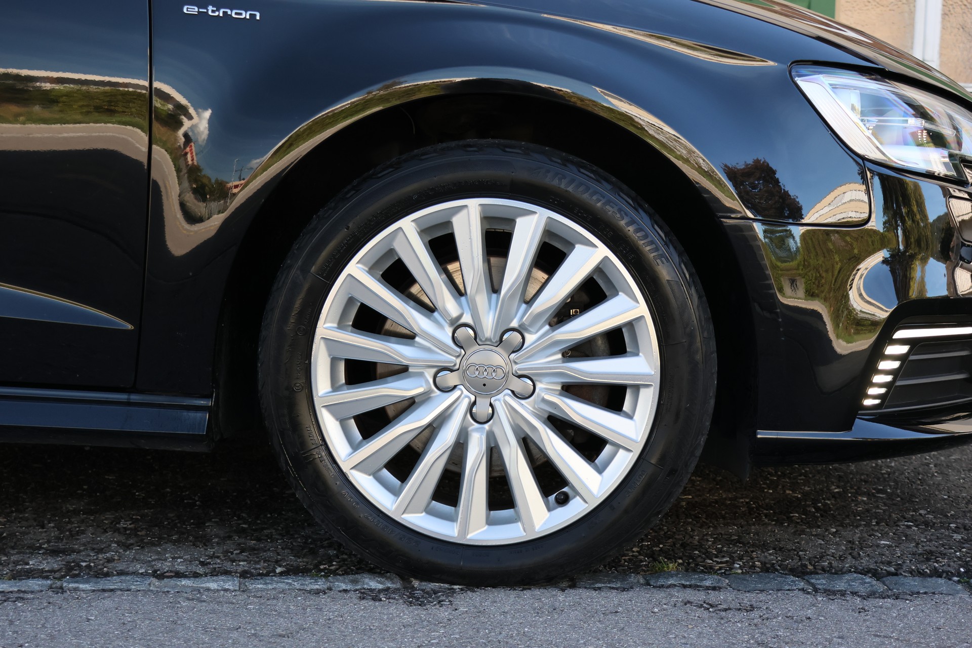 AUDI A3 Sportback 1.4 e-tron Sport S-tronic-showroom-element-3