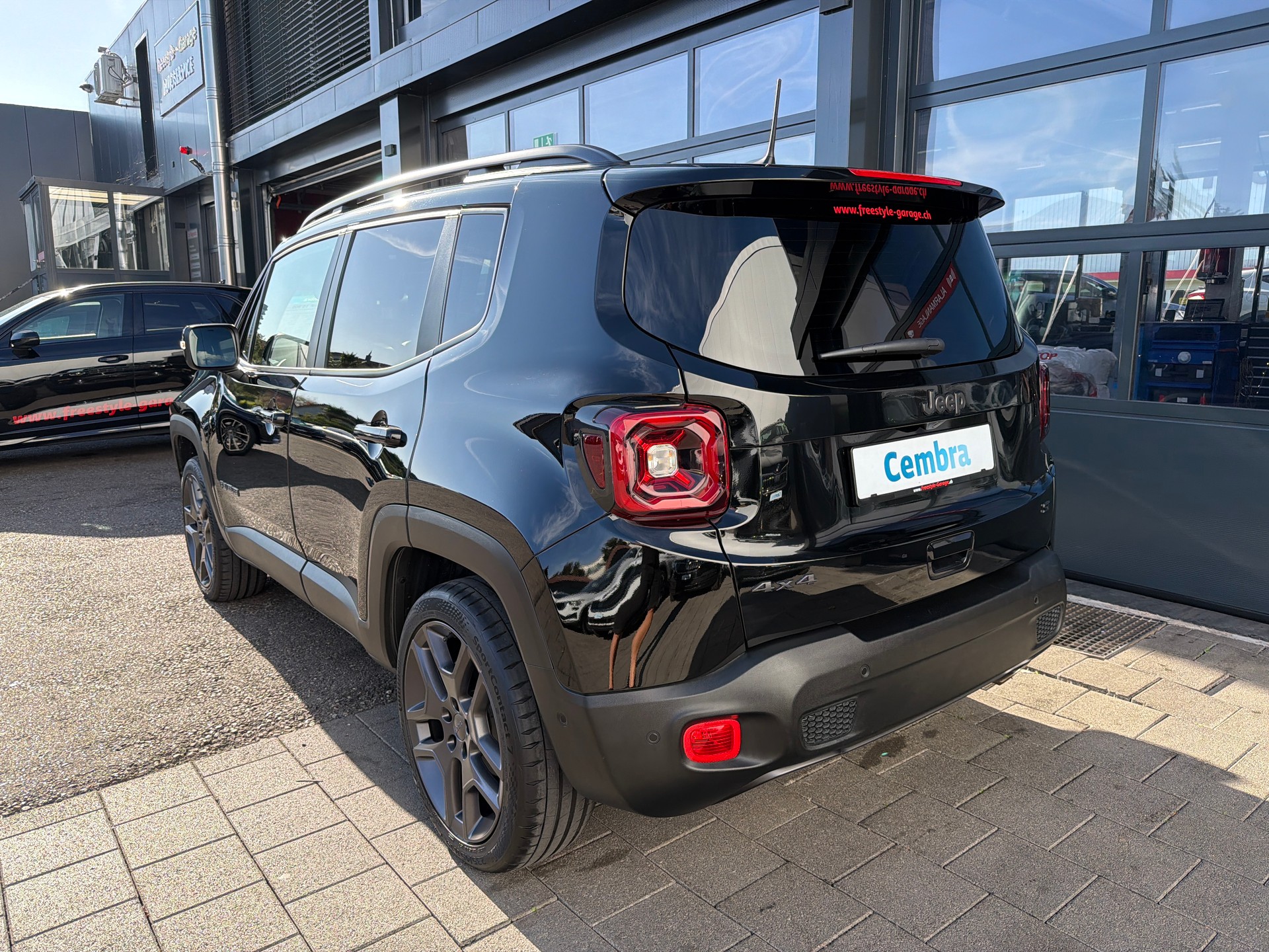 JEEP Renegade 1.3 Turbo S AWD 4X4-showroom-element-3