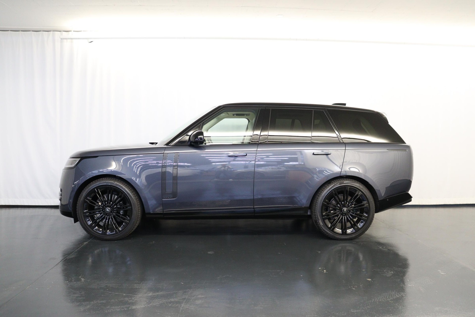 LAND ROVER Range Rover 4.4 V8 Autobiography-showroom-element-3