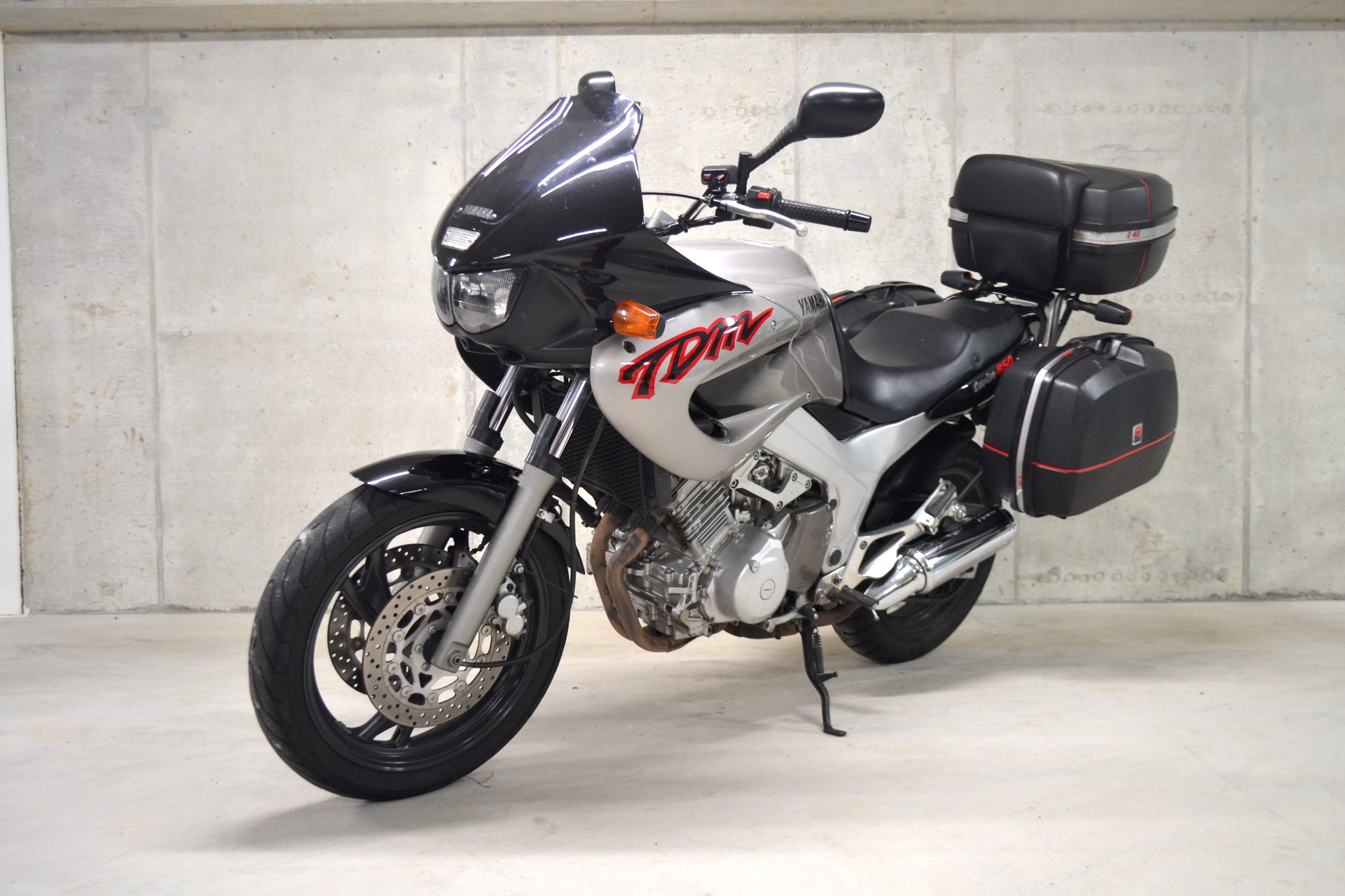 YAMAHA TDM 850-image-1