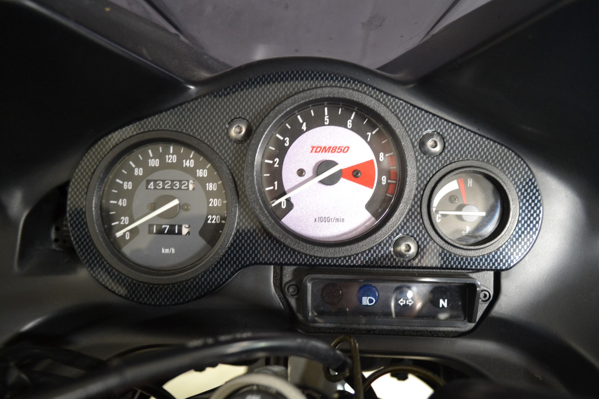 YAMAHA TDM 850-image-4