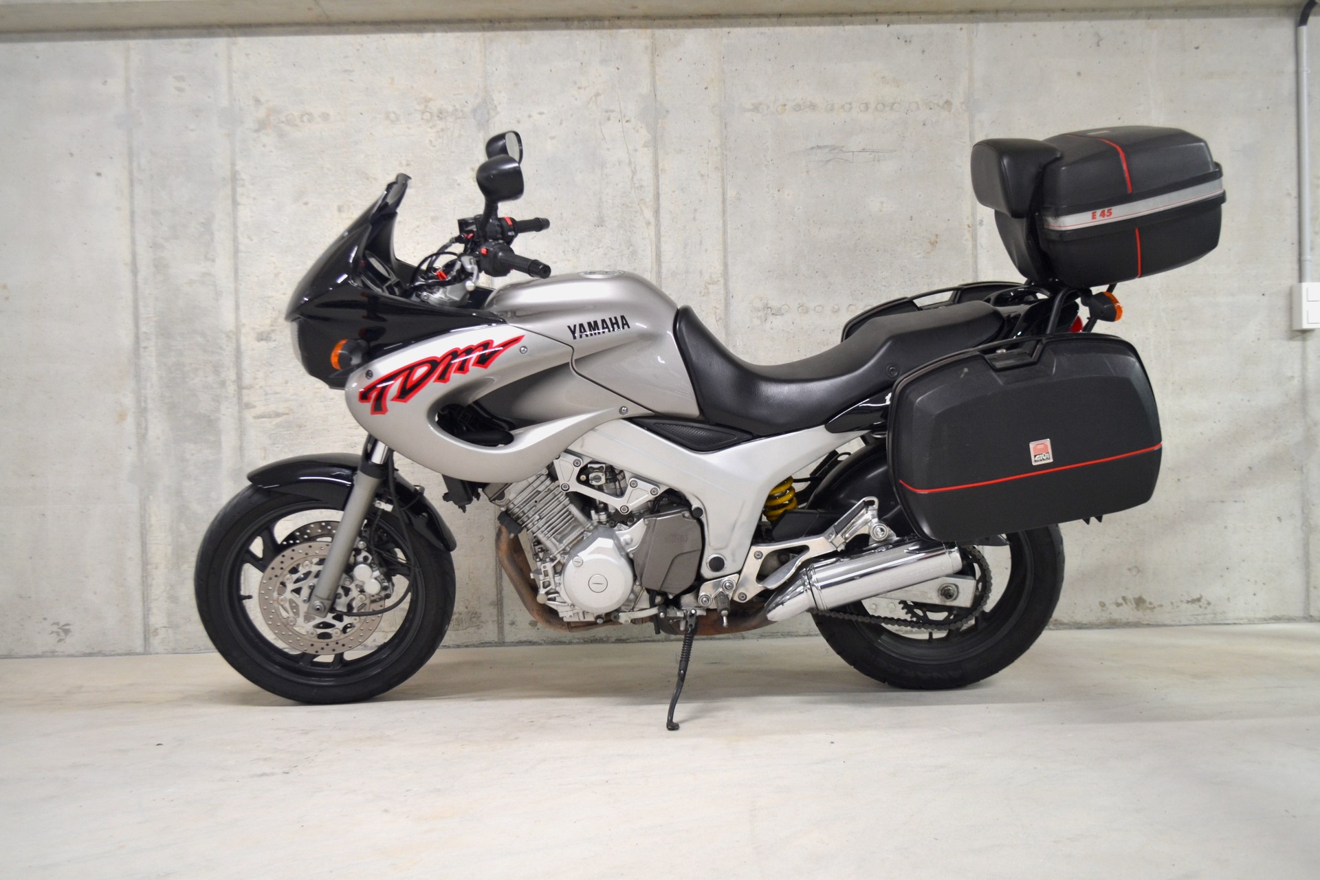 YAMAHA TDM 850-image-2