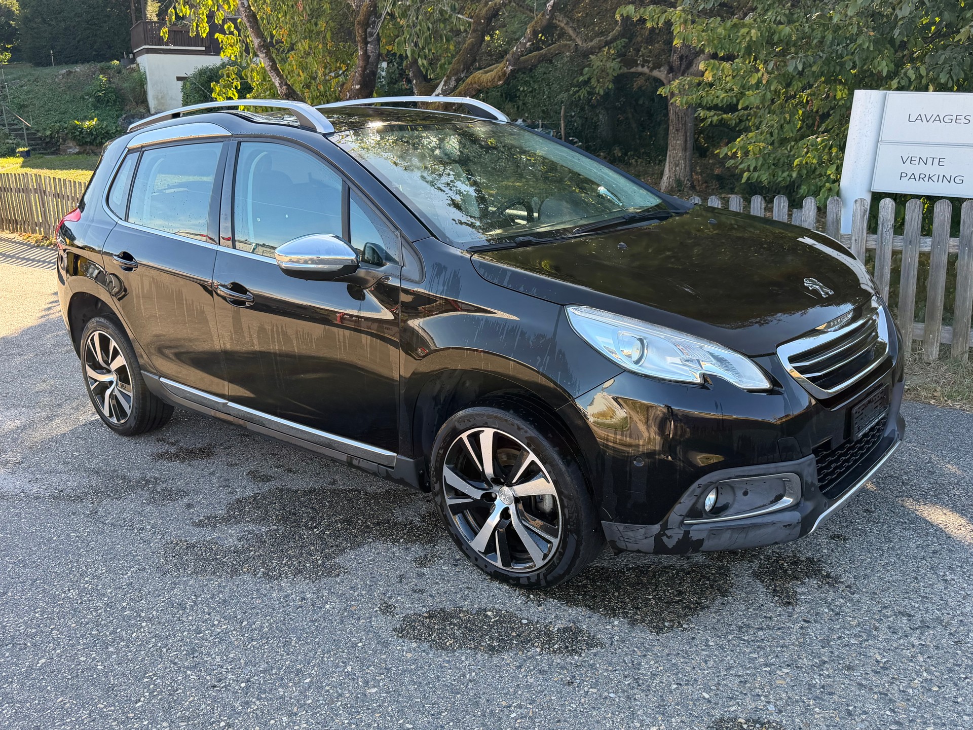 PEUGEOT 2008 1.2 PureTech Allure-image-5