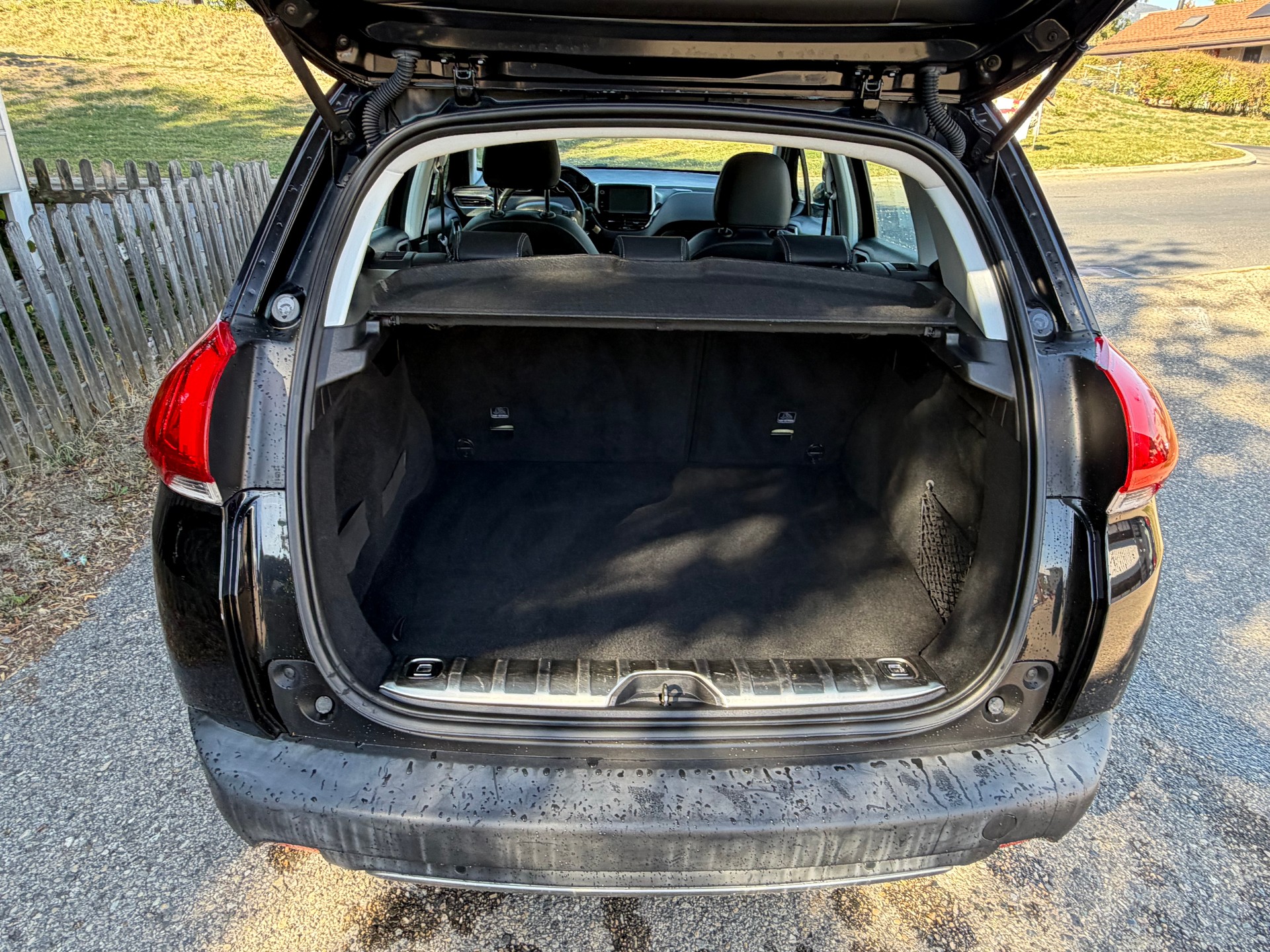 PEUGEOT 2008 1.2 PureTech Allure-image-9
