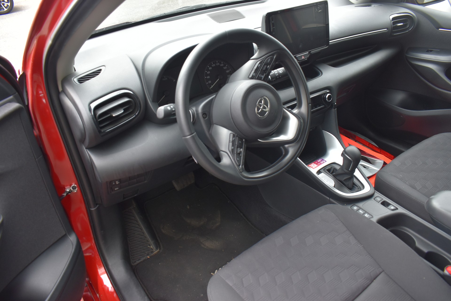 TOYOTA Yaris 1.5 Comfort e-CVT-image-10