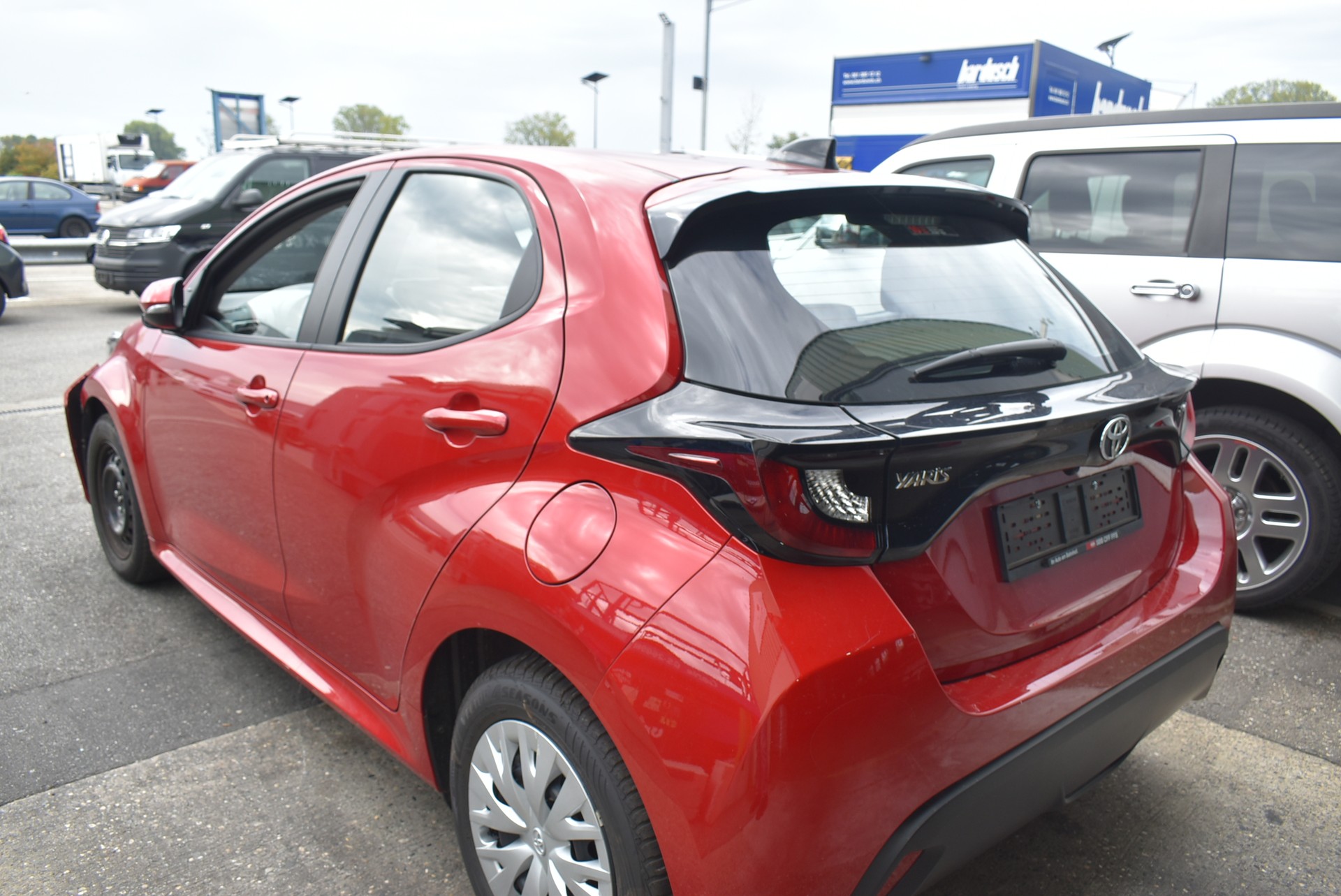 TOYOTA Yaris 1.5 Comfort e-CVT-image-1