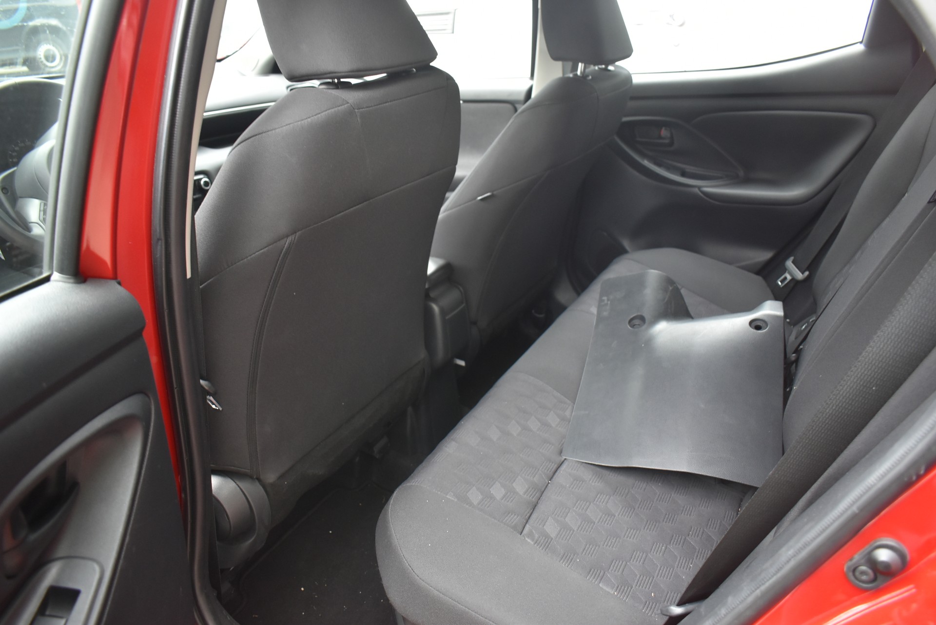 TOYOTA Yaris 1.5 Comfort e-CVT-image-9