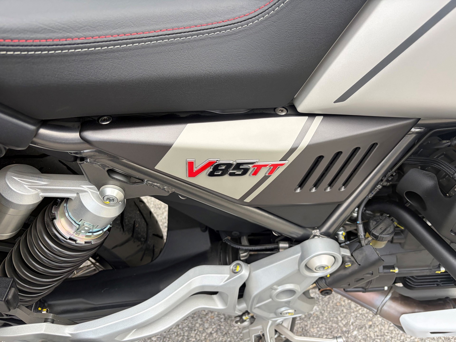 MOTO GUZZI V85 TT Travel Pack 35kW-showroom-element-2