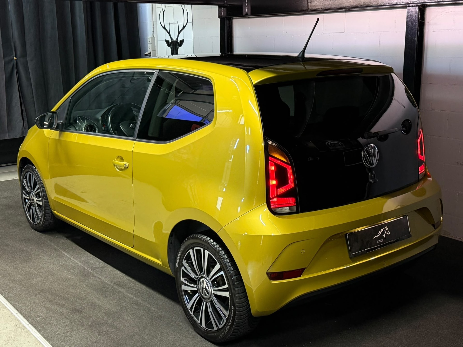 VW Up 1.0 BMT move up-showroom-element-2