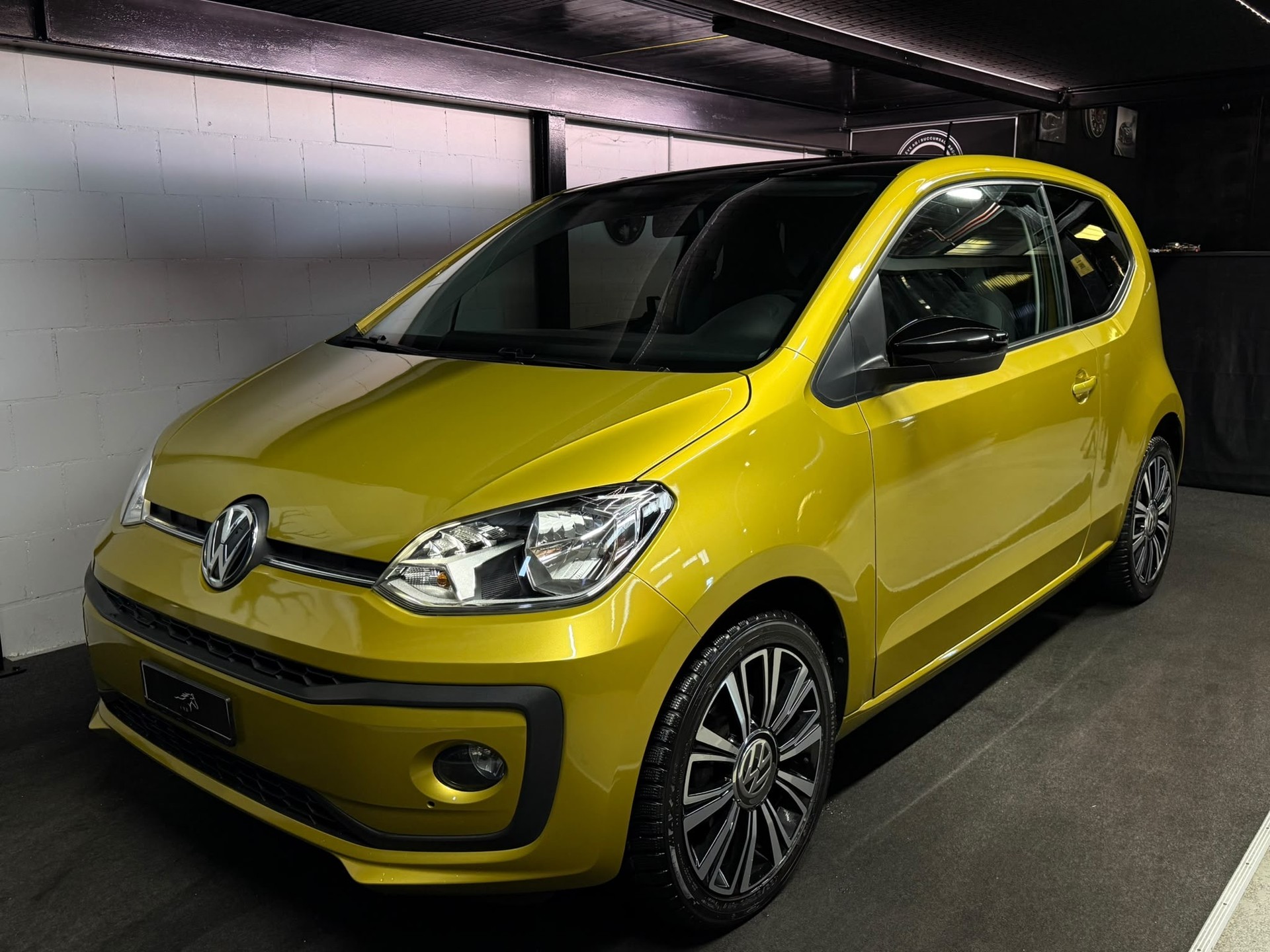 VW Up 1.0 BMT move up-showroom-element-1