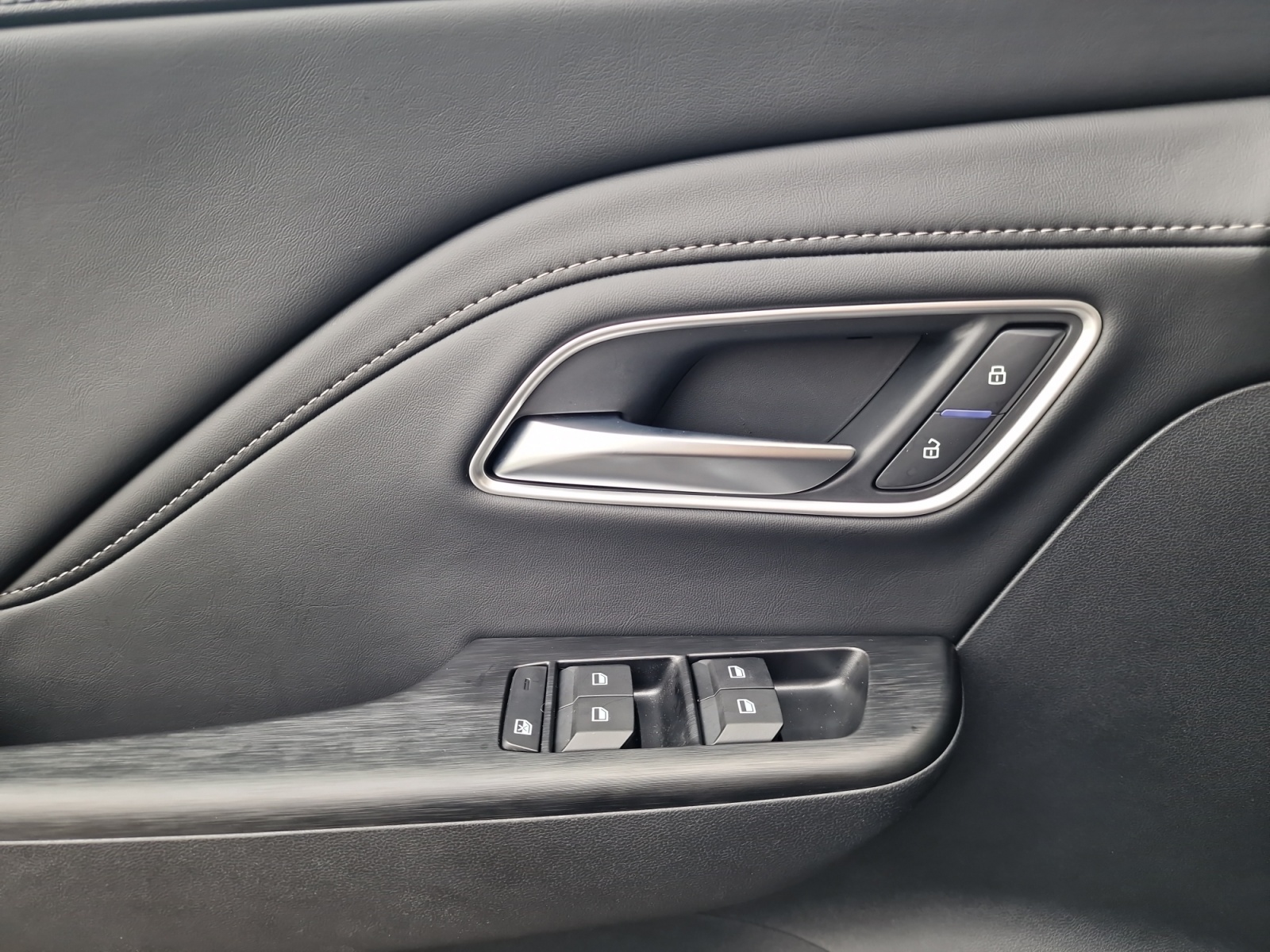 MG ZS 1.5 Hybrid+ Luxury-image-12