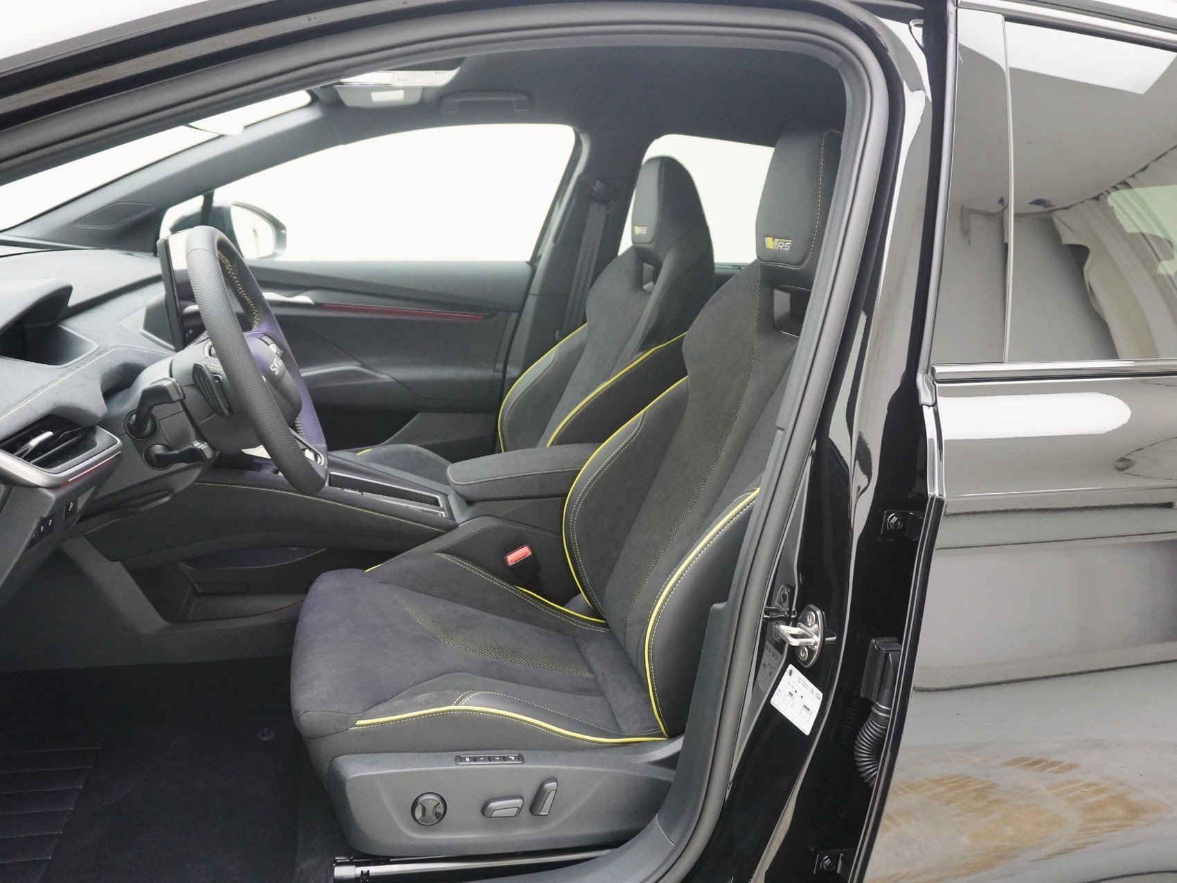 SKODA Elroq RS 4x4-image-9
