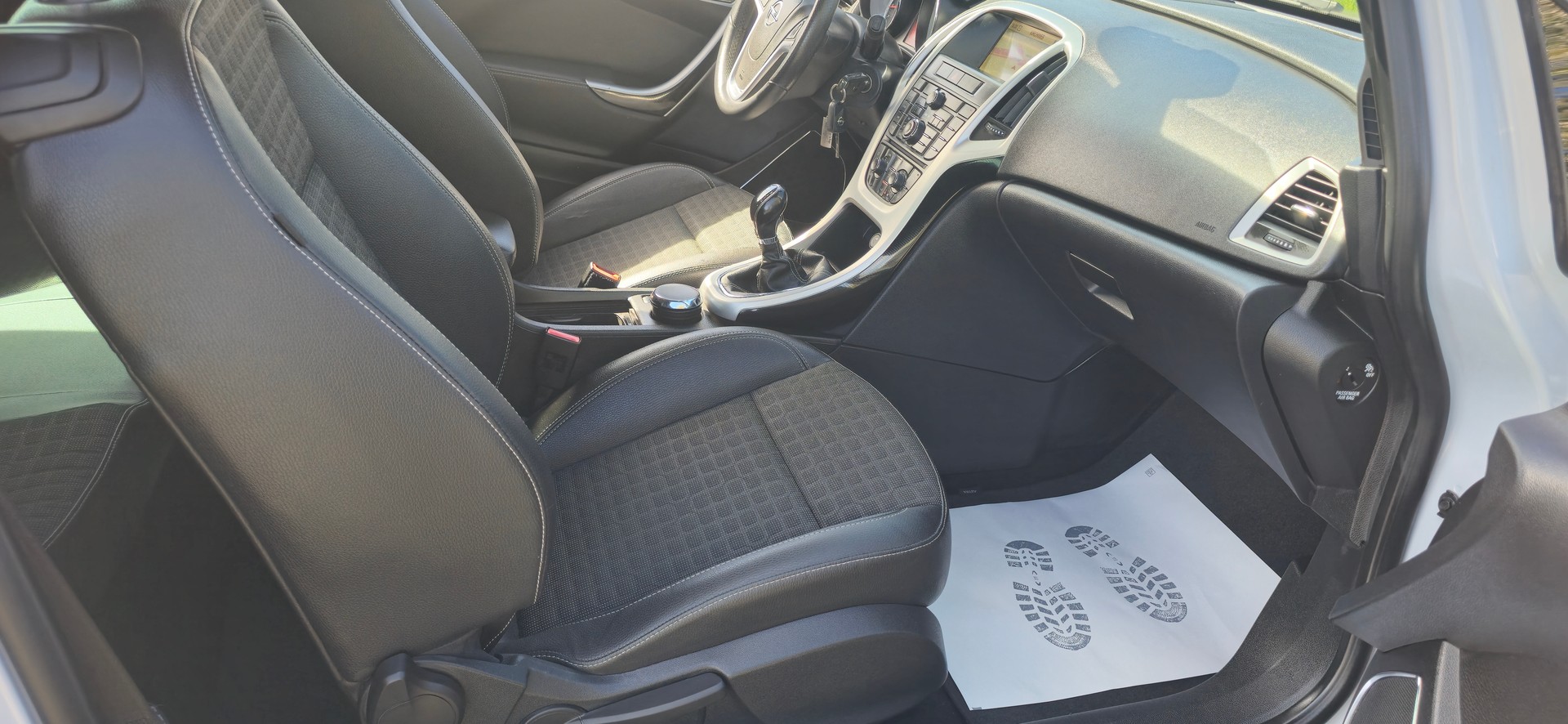 OPEL Astra GTC 1.6i 16V Sport-image-10