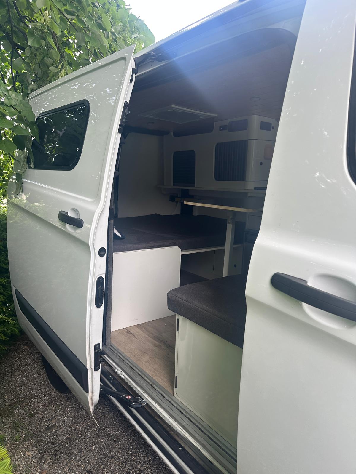 FORD TRANSIT CUSTOM 122 PS-image-1