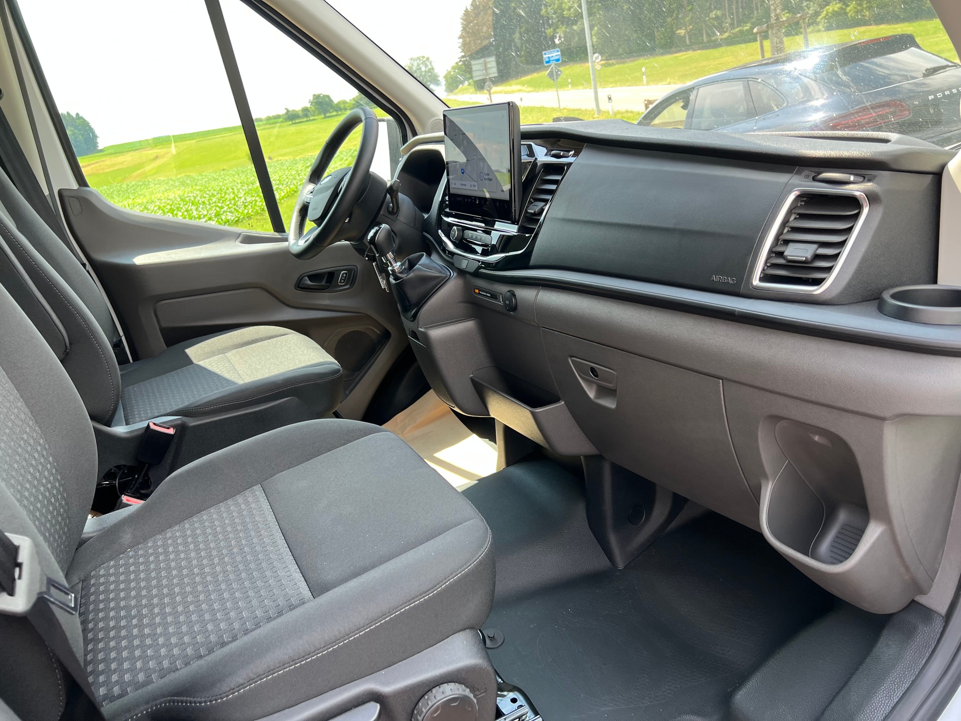 FORD Transit Van 350 L2 H2 Trend 2.0 TDCi 130 4WD-image-11