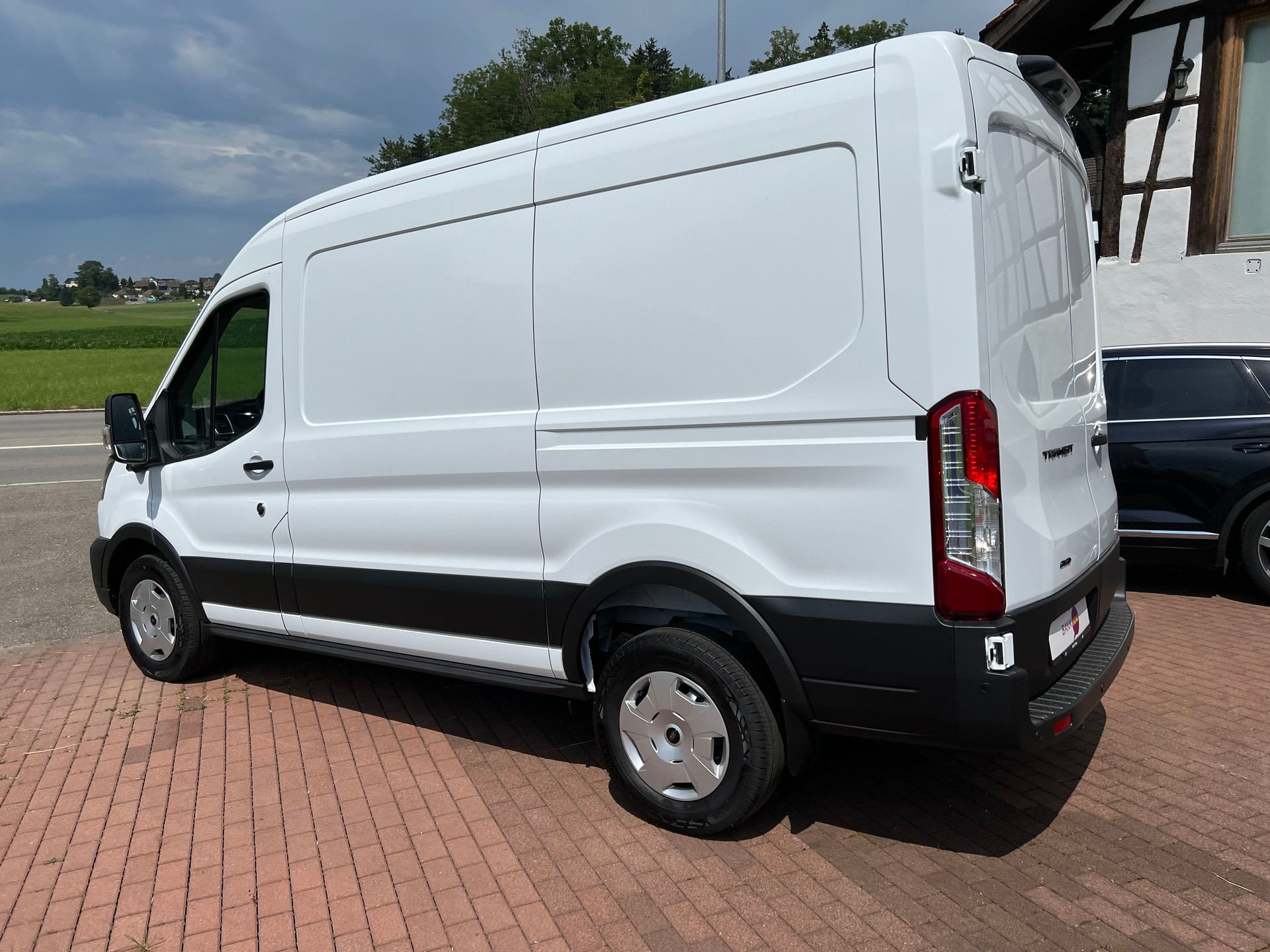 FORD Transit Van 350 L2 H2 Trend 2.0 TDCi 130 4WD-image-5