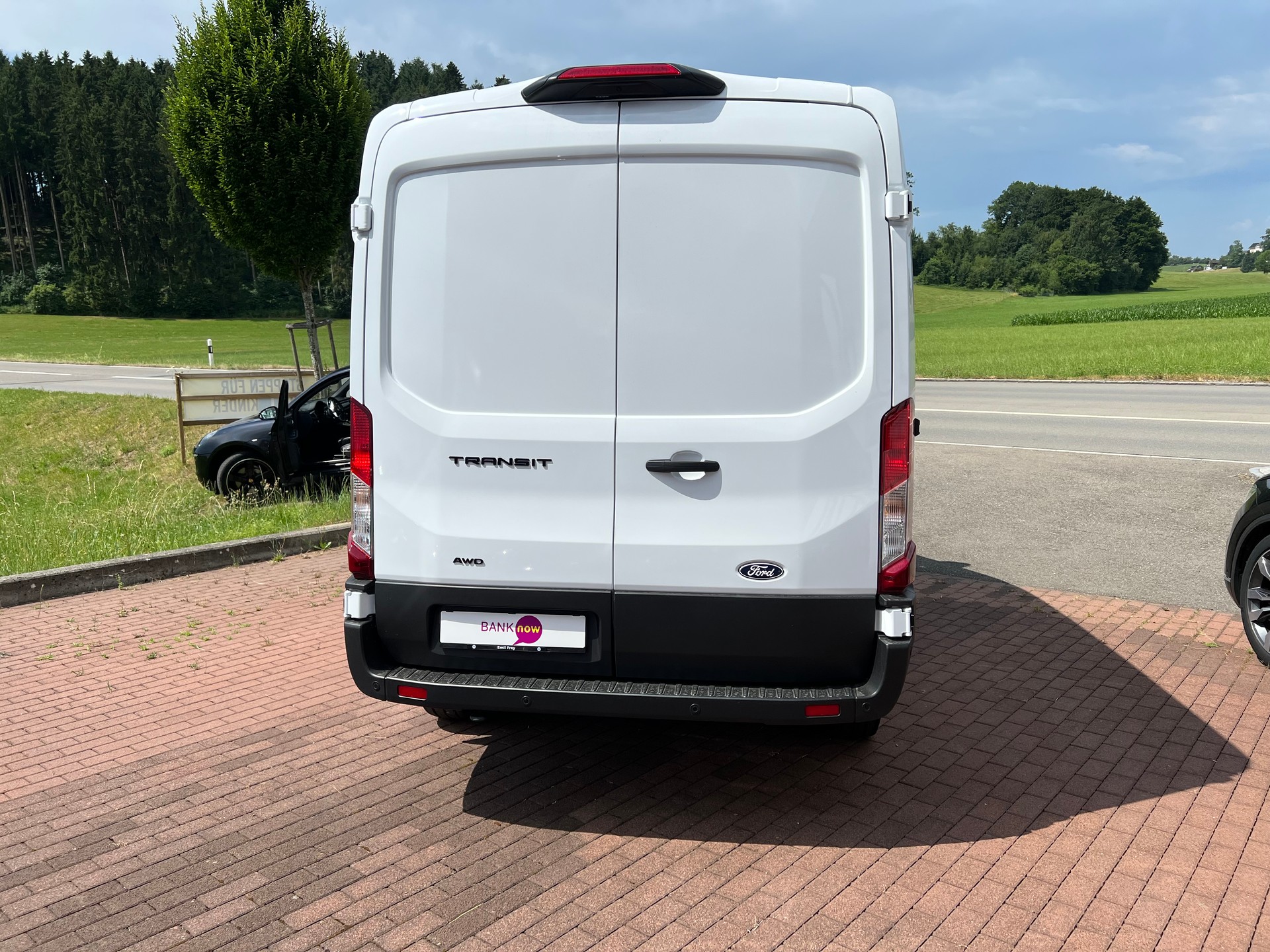 FORD Transit Van 350 L2 H2 Trend 2.0 TDCi 130 4WD-image-6