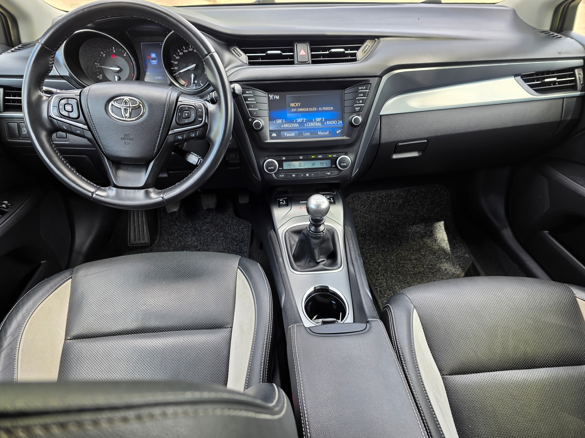 TOYOTA Avensis 2.0 D-4D Swiss Trend-image-14