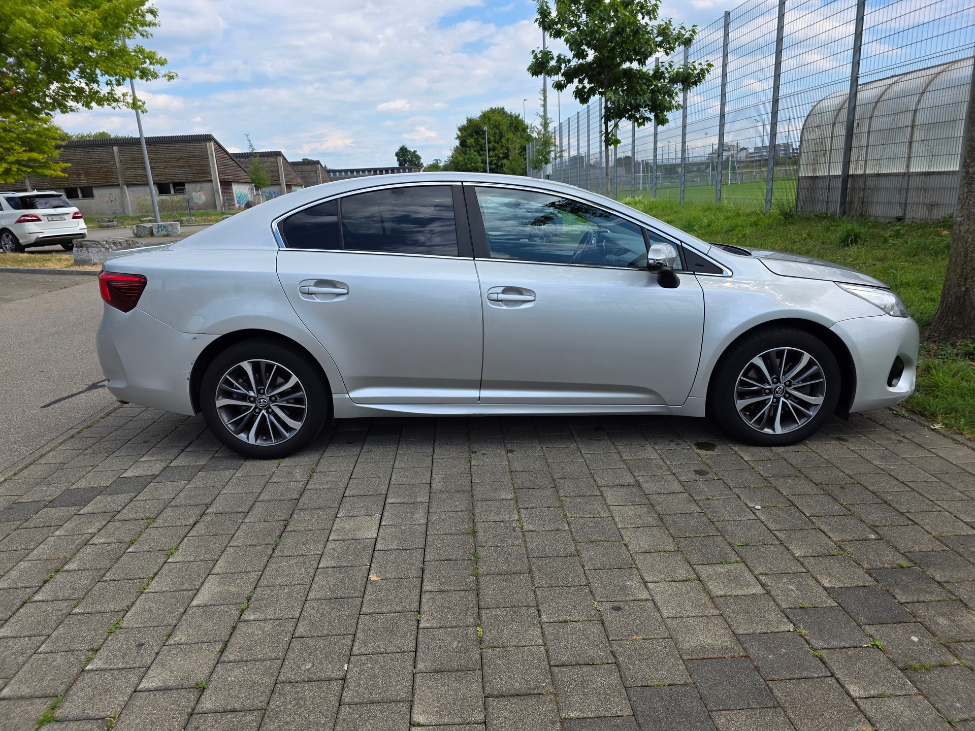 TOYOTA Avensis 2.0 D-4D Swiss Trend-image-5