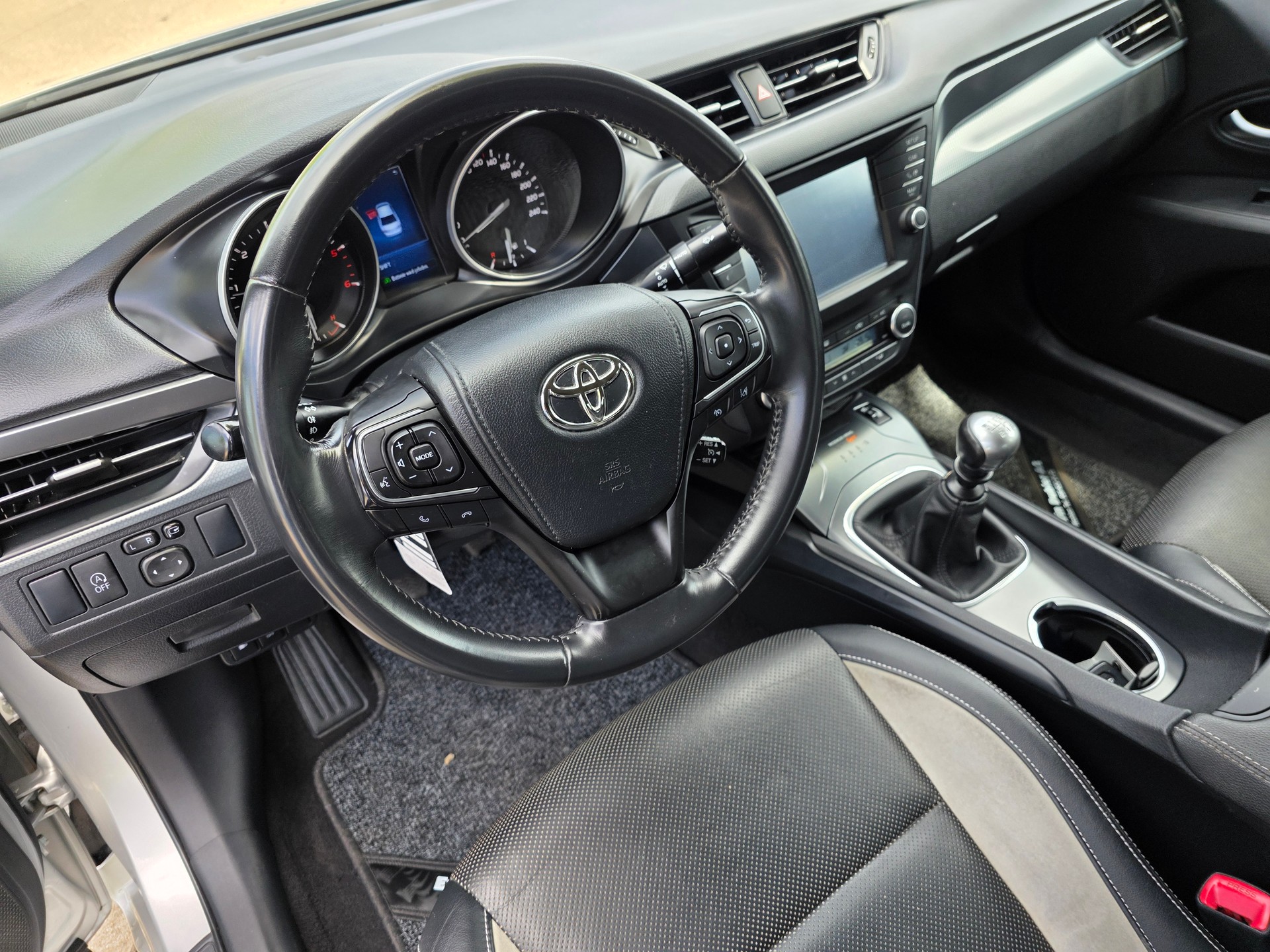 TOYOTA Avensis 2.0 D-4D Swiss Trend-image-13