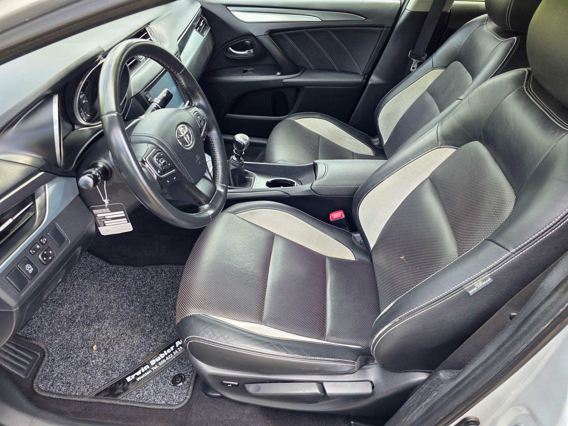 TOYOTA Avensis 2.0 D-4D Swiss Trend-image-11