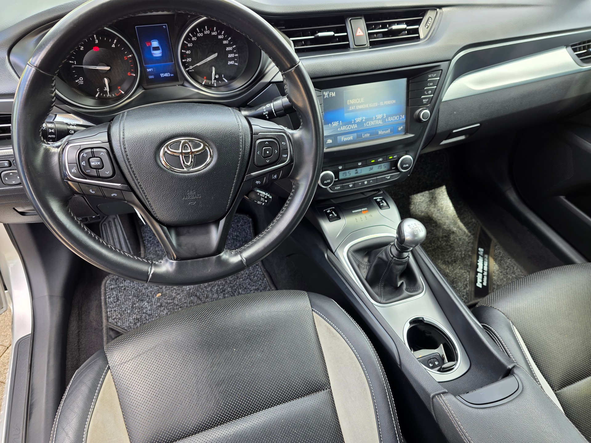 TOYOTA Avensis 2.0 D-4D Swiss Trend-image-12
