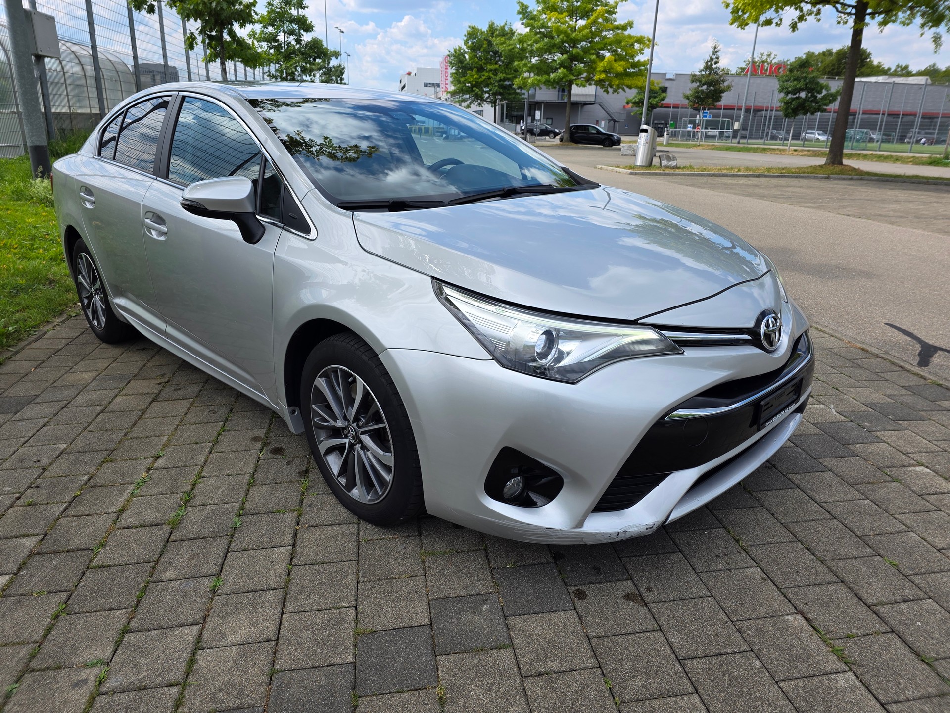 TOYOTA Avensis 2.0 D-4D Swiss Trend-showroom-element-1