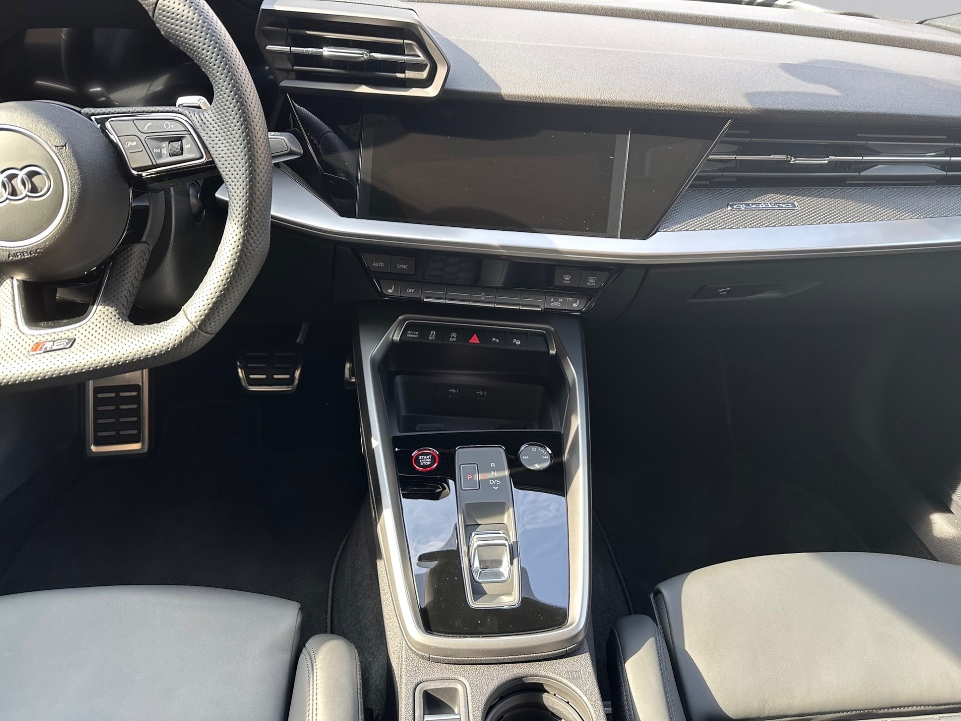 AUDI RS3 Sportback 2.5 TSI quattro S-tronic-image-10