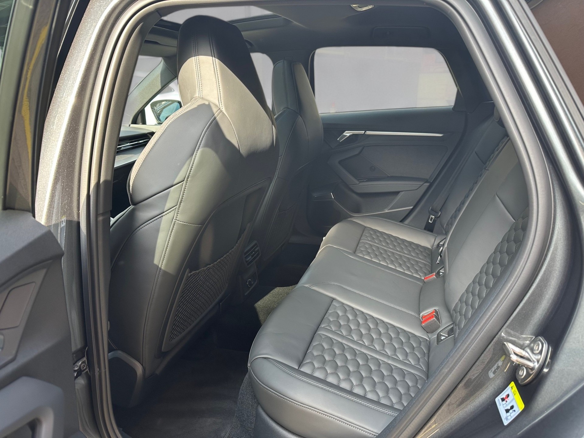 AUDI RS3 Sportback 2.5 TSI quattro S-tronic-image-8