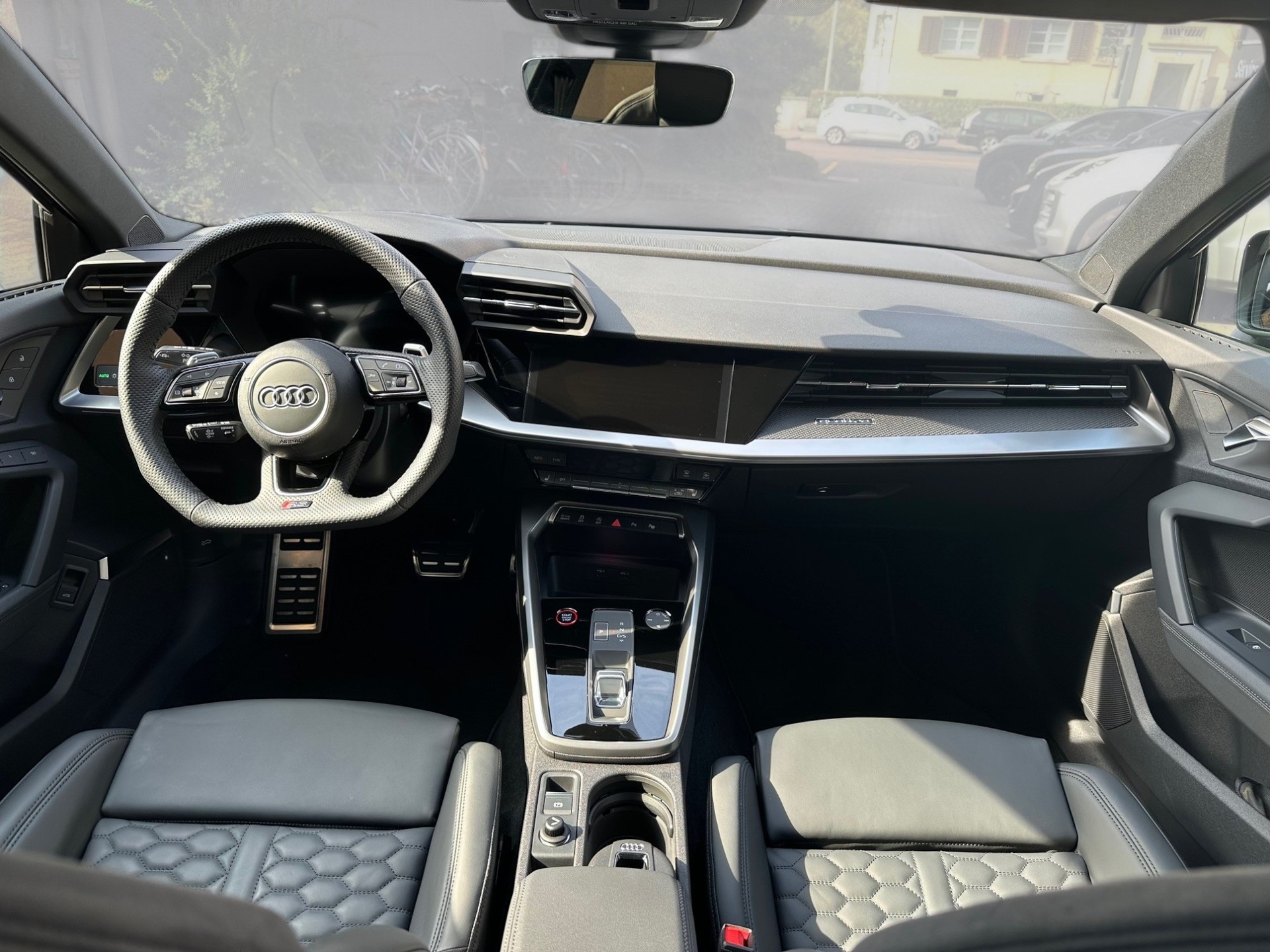 AUDI RS3 Sportback 2.5 TSI quattro S-tronic-image-11