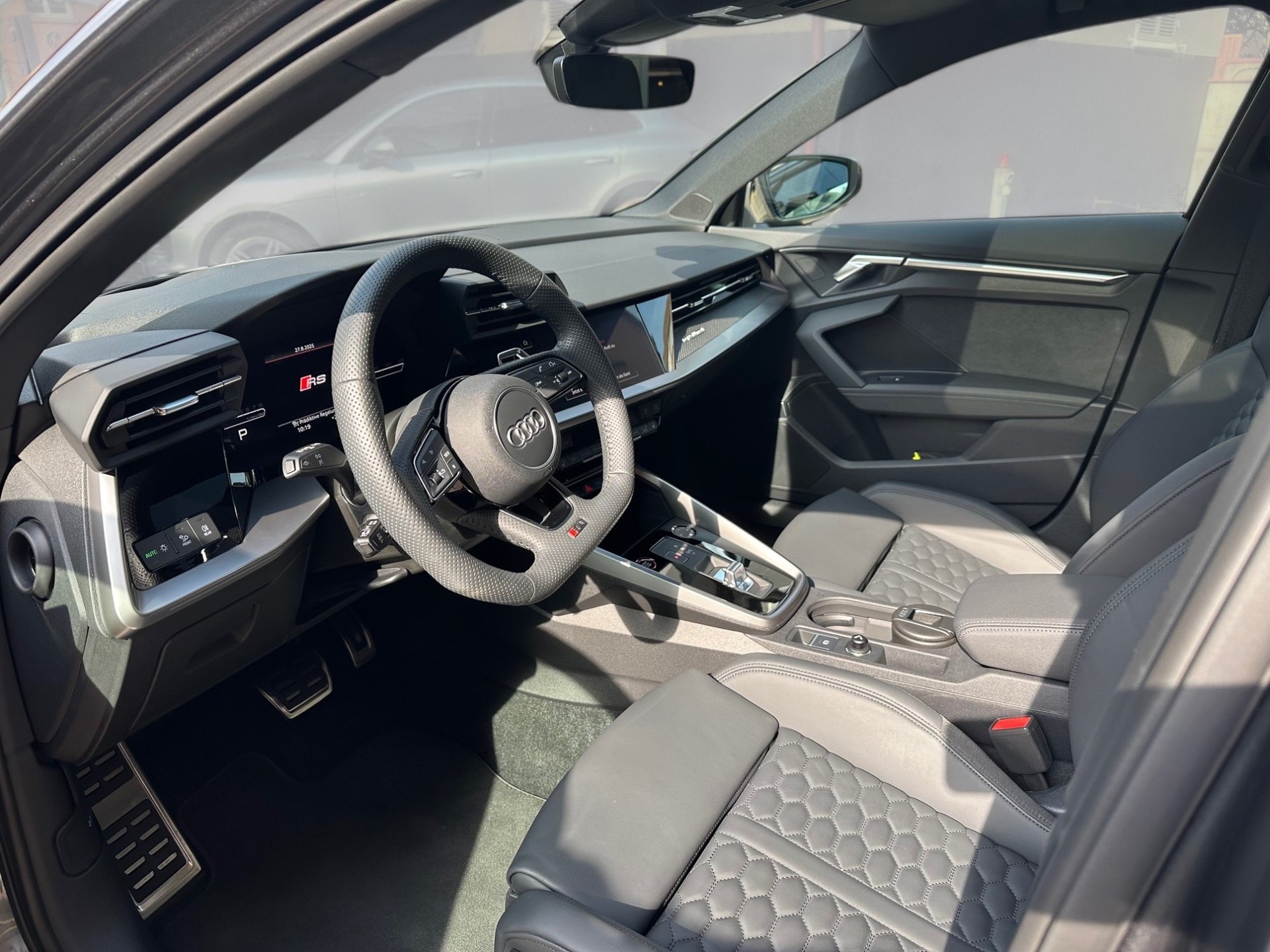 AUDI RS3 Sportback 2.5 TSI quattro S-tronic-image-6