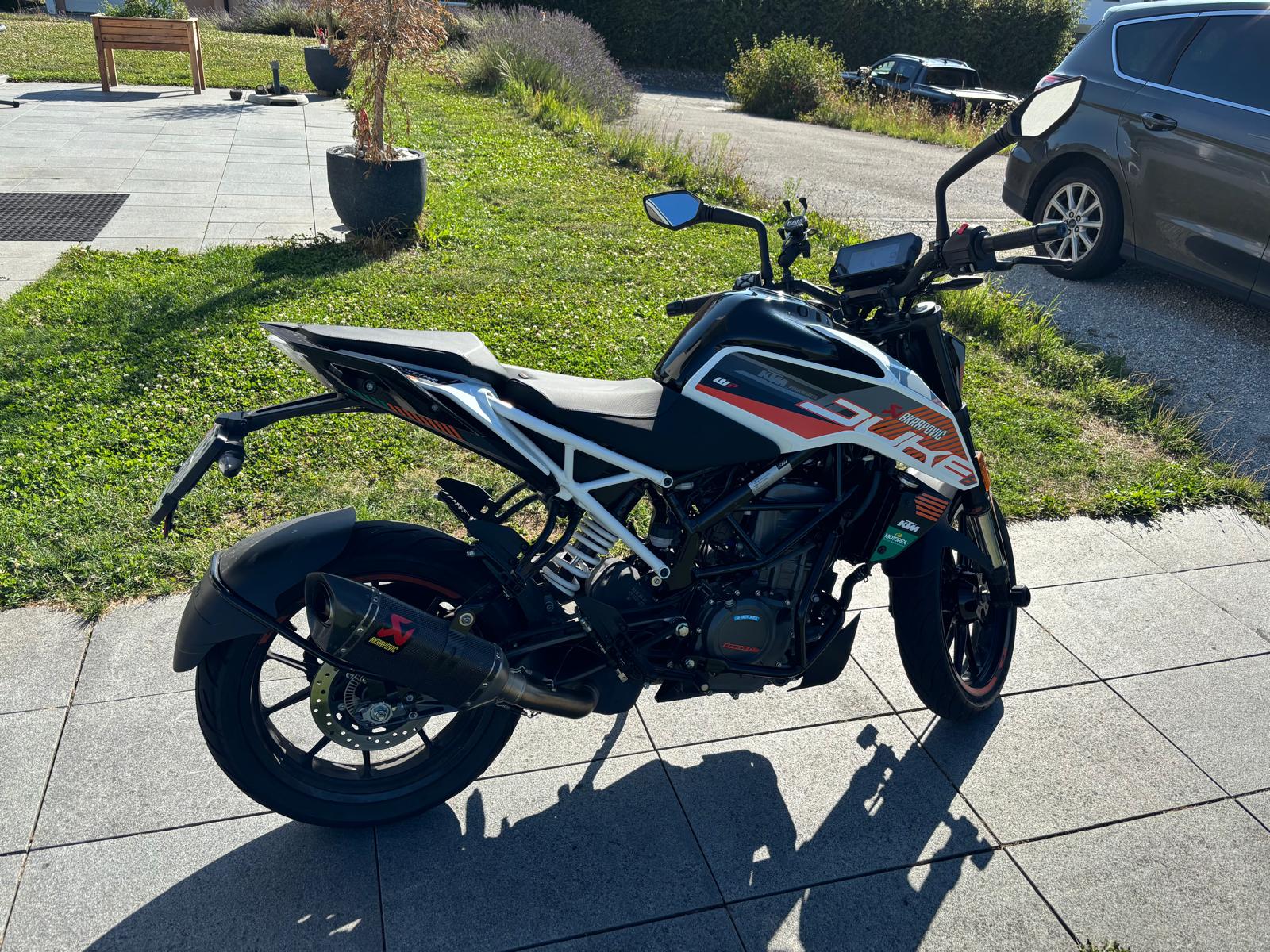 KTM 390 Duke-image-3