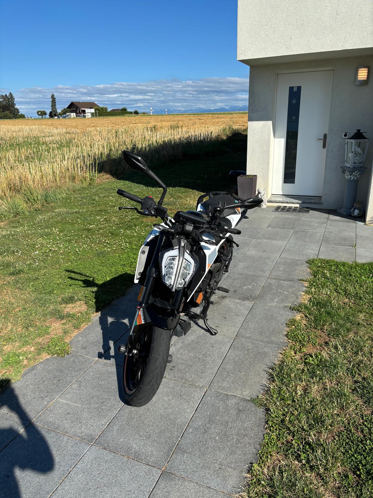 KTM 390 Duke-image-2