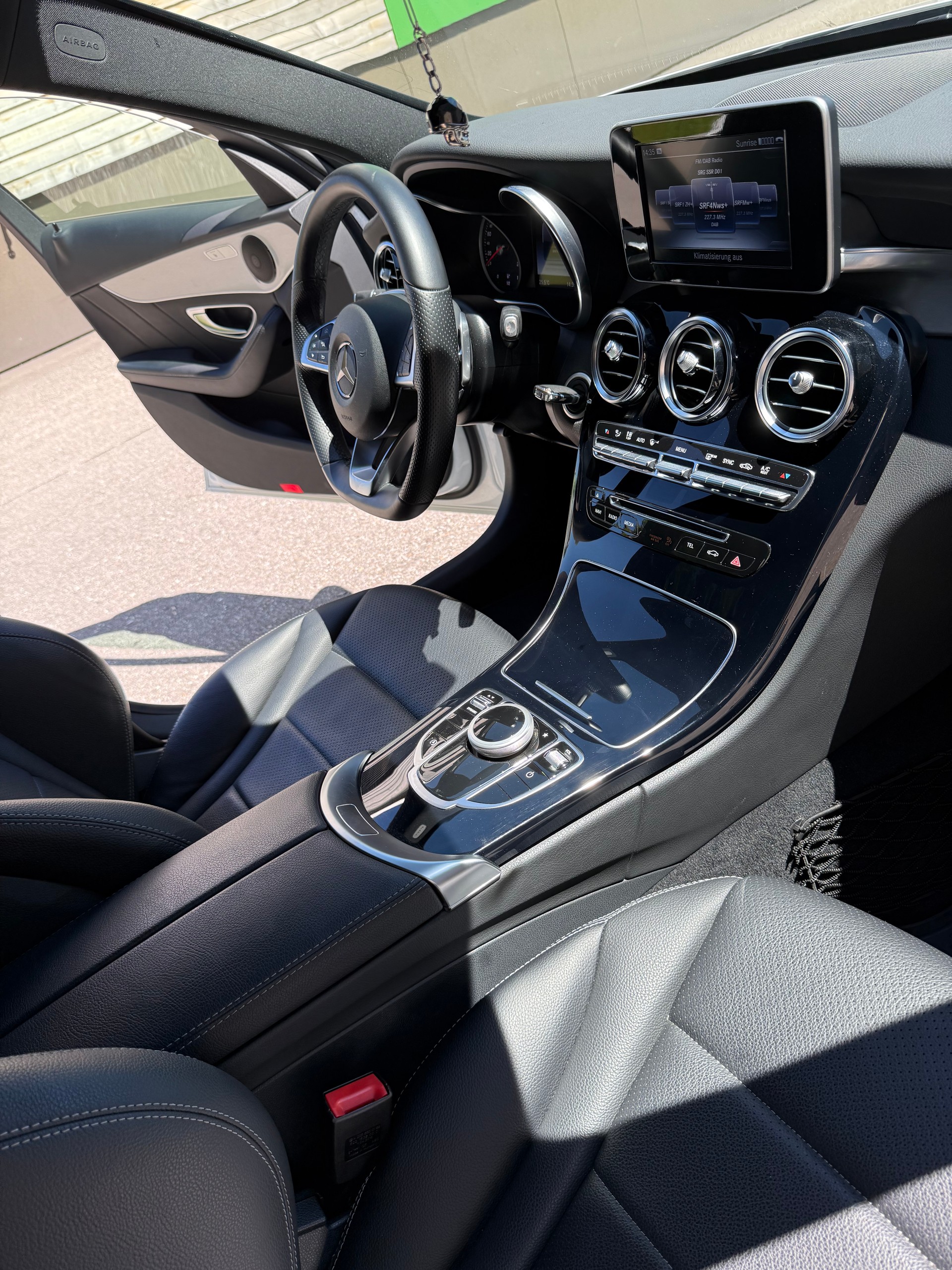 MERCEDES-BENZ C 250 BlueTEC AMG Line 4Matic 7G-Tronic-image-9
