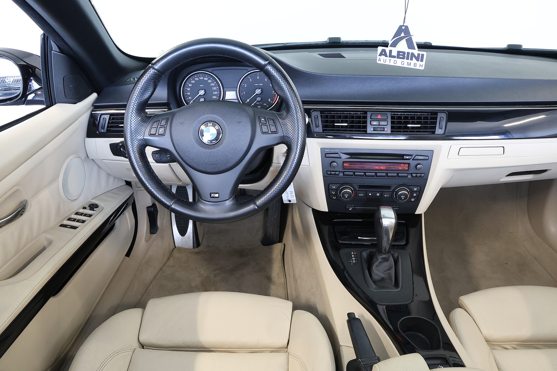 BMW 325i Cabriolet M-Sport Steptronic-image-11